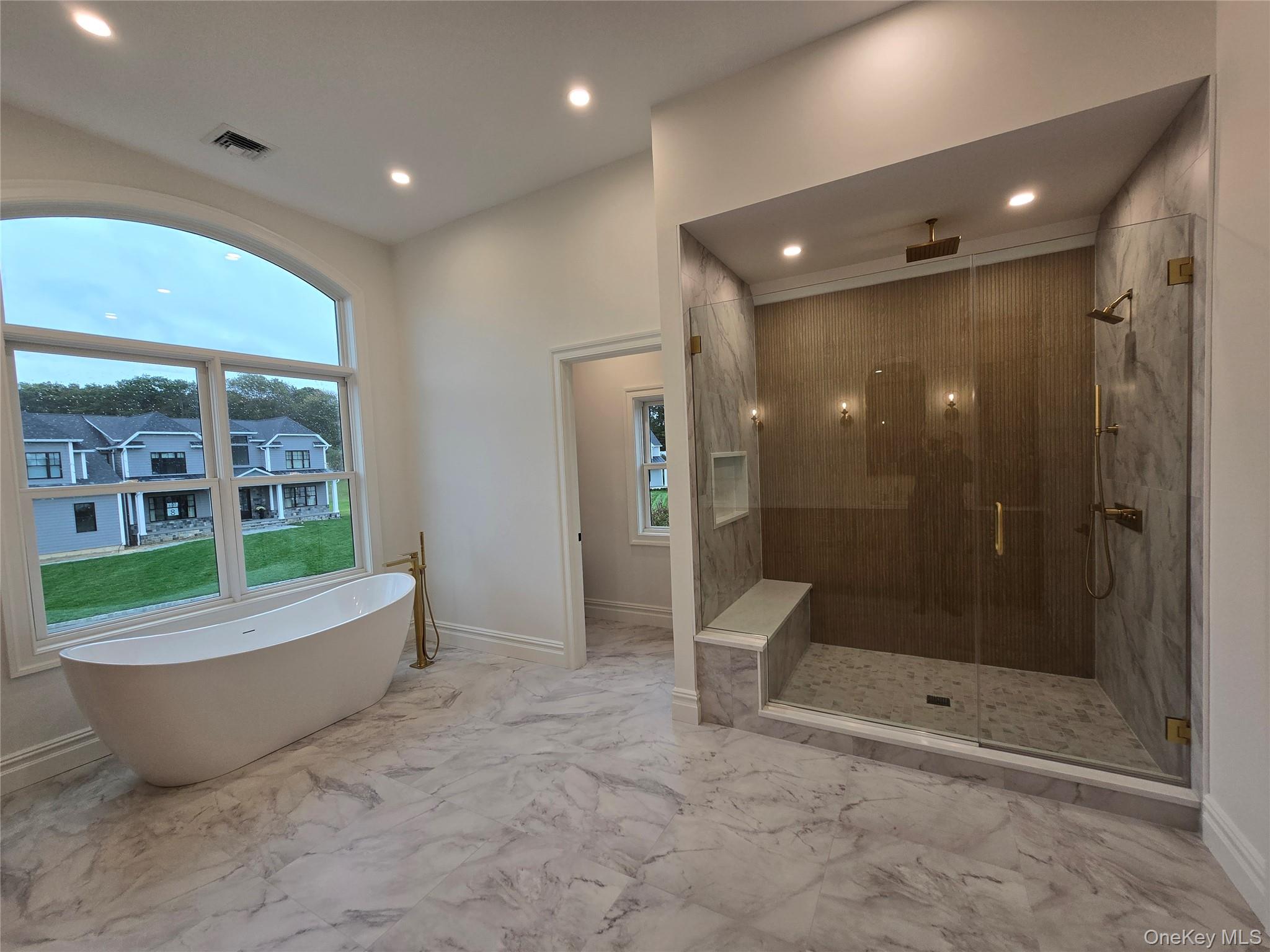 #12 photo, 24 Estates Circle, サフォーク郡 Melville , NY 11747