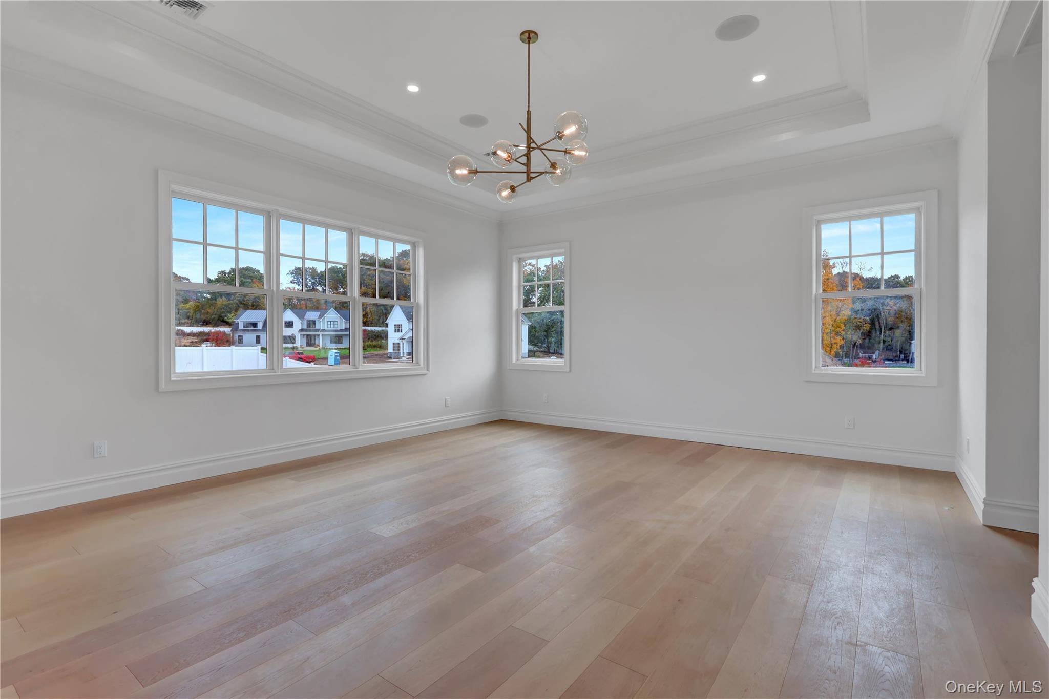 #13 photo, 24 Estates Circle, サフォーク郡 Melville , NY 11747