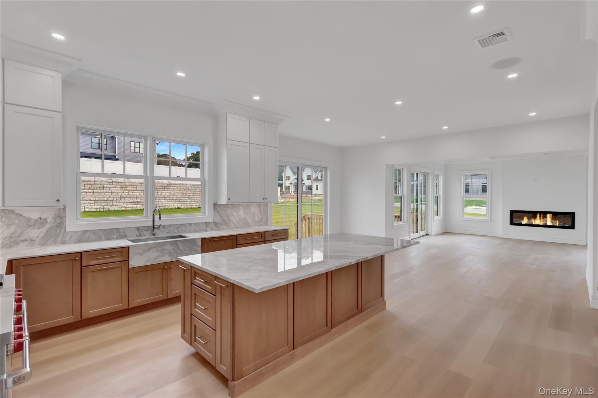 #4 photo, 24 Estates Circle, サフォーク郡 Melville , NY 11747