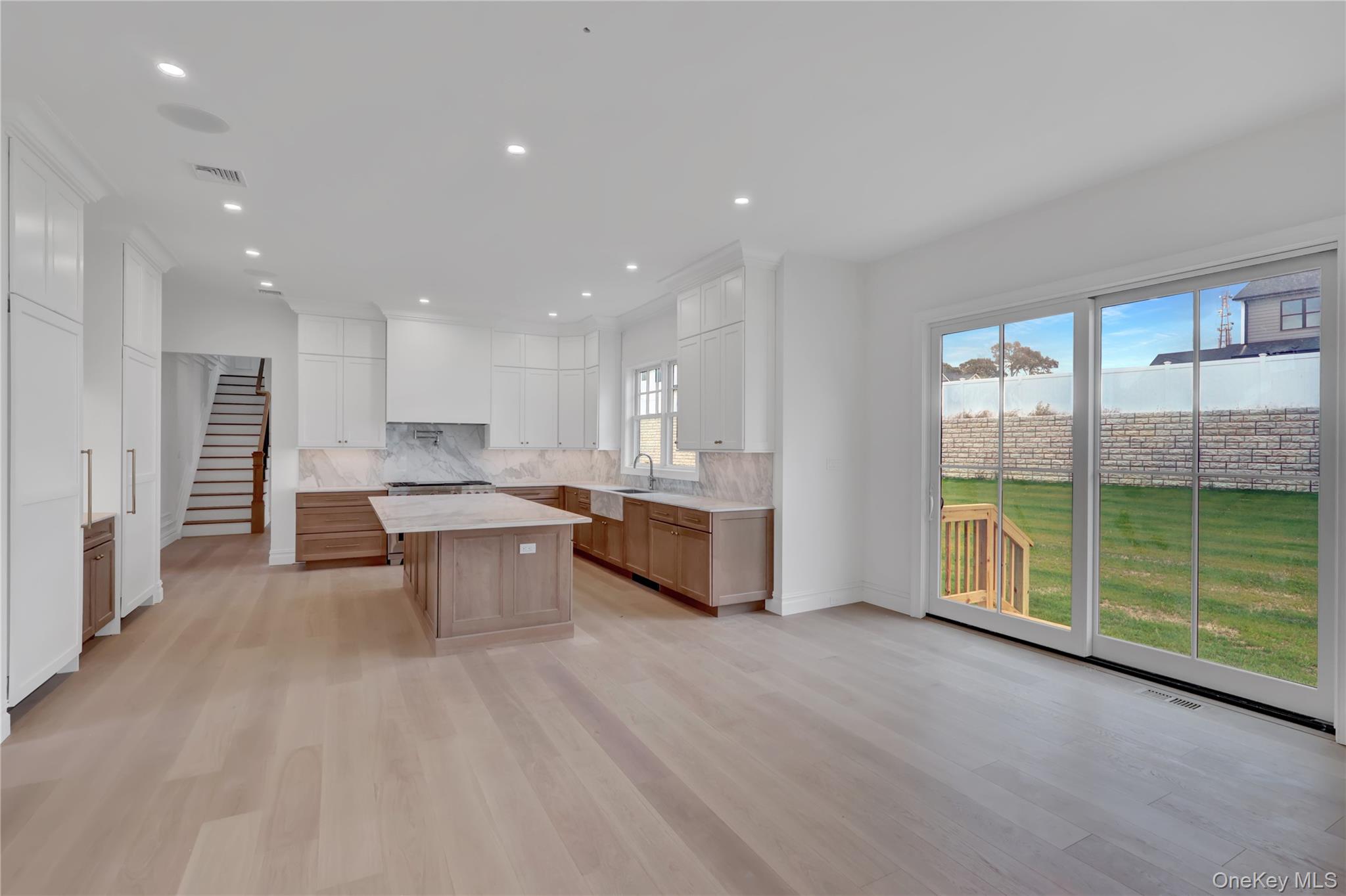 #6 photo, 24 Estates Circle, サフォーク郡 Melville , NY 11747