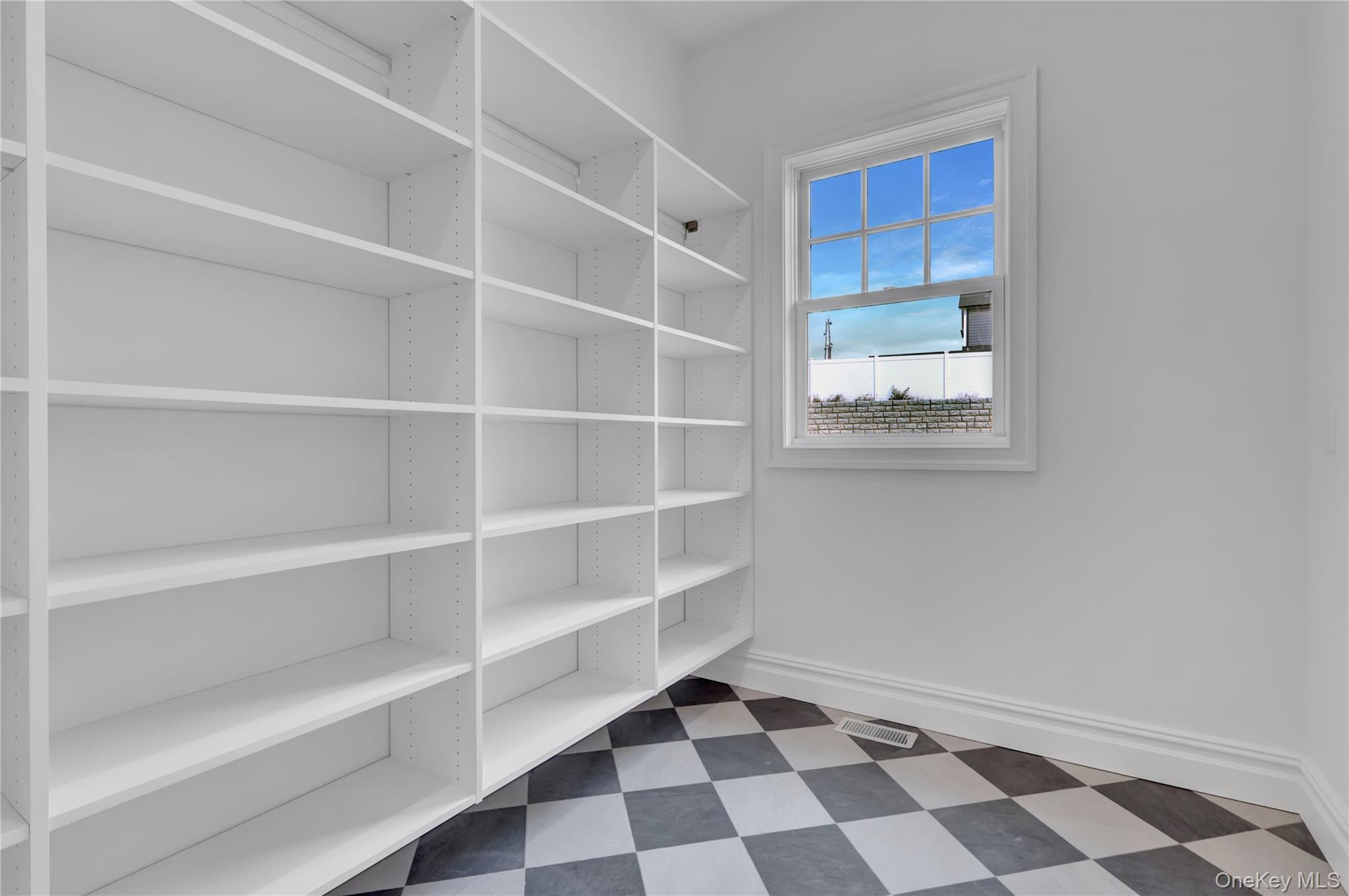 #8 photo, 24 Estates Circle, サフォーク郡 Melville , NY 11747