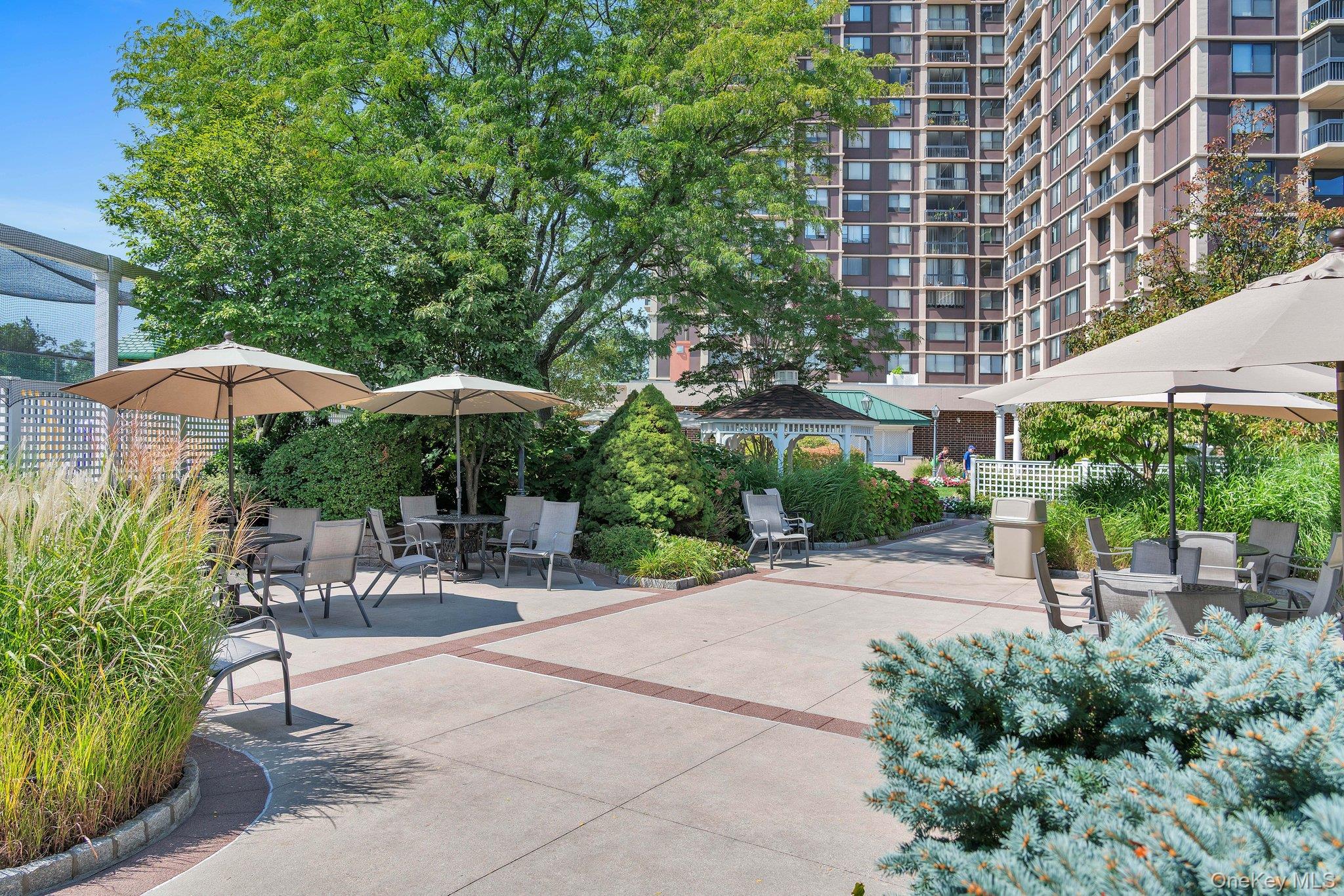 #16 photo, 27010 Grand Central Parkway, クイーンズ区 Floral Park , NY 11005