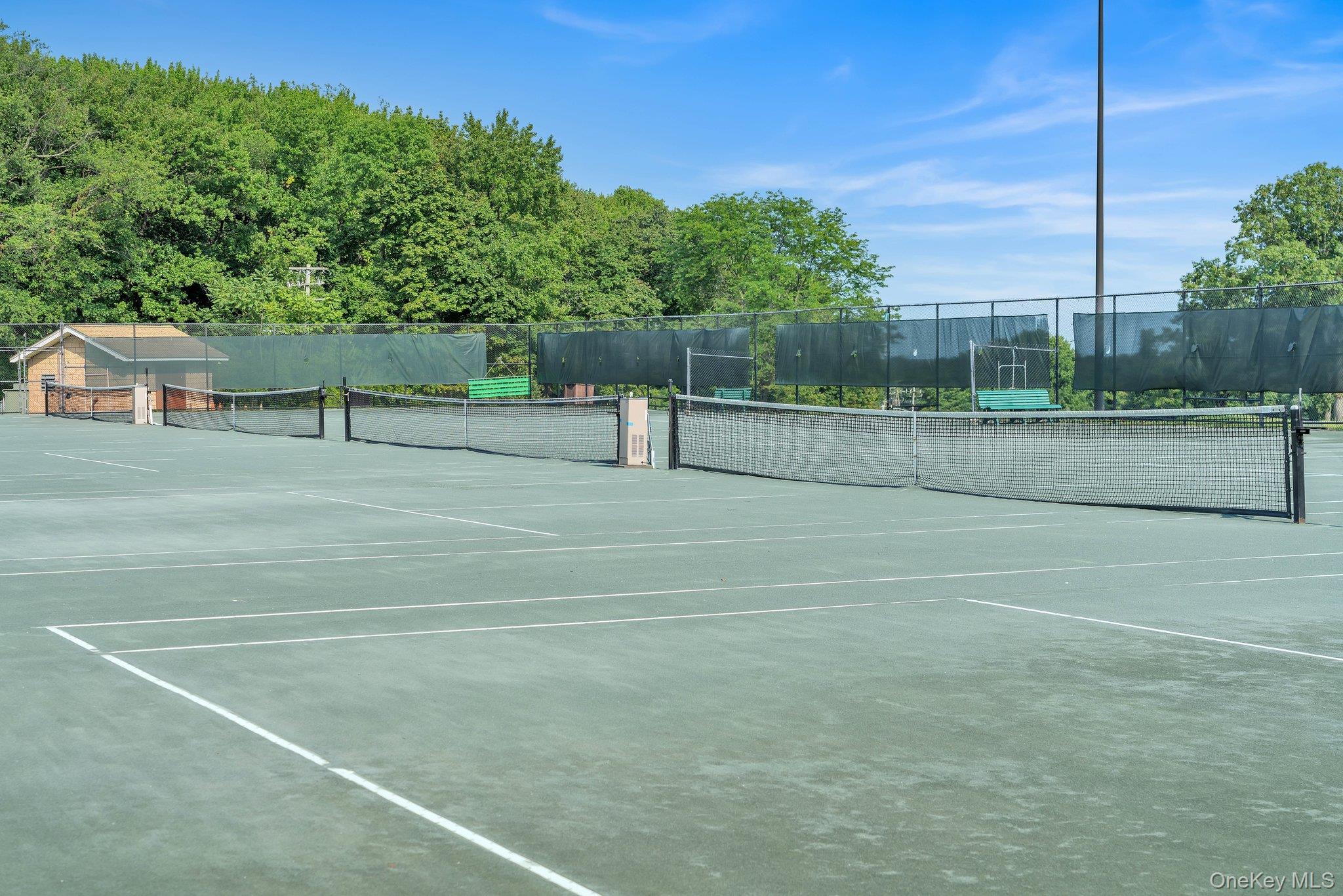 #19 photo, 27010 Grand Central Parkway, クイーンズ区 Floral Park , NY 11005