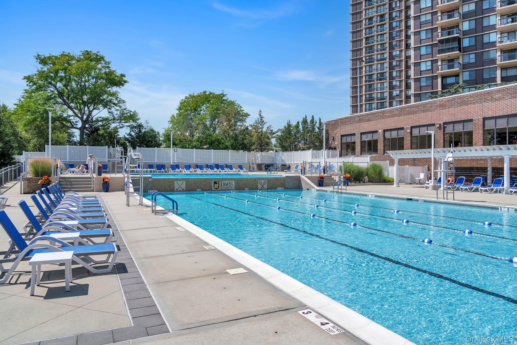 #3 photo, 27010 Grand Central Parkway, クイーンズ区 Floral Park , NY 11005