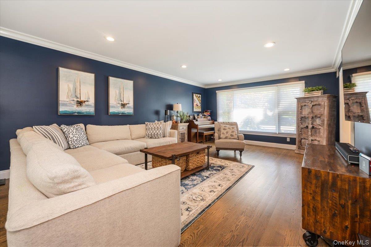 #5 photo, 75 Karol Place, Muttontown , NY 11753