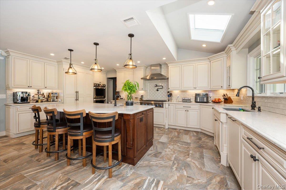 #8 photo, 75 Karol Place, Muttontown , NY 11753