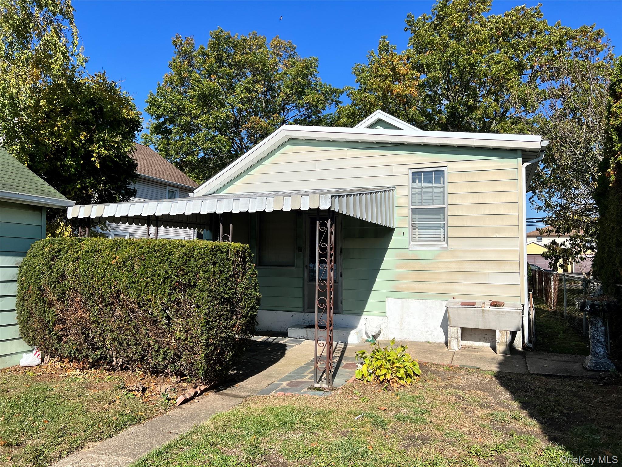 #4 photo, 40 Lafayette Avenue, Westbury , NY 11590