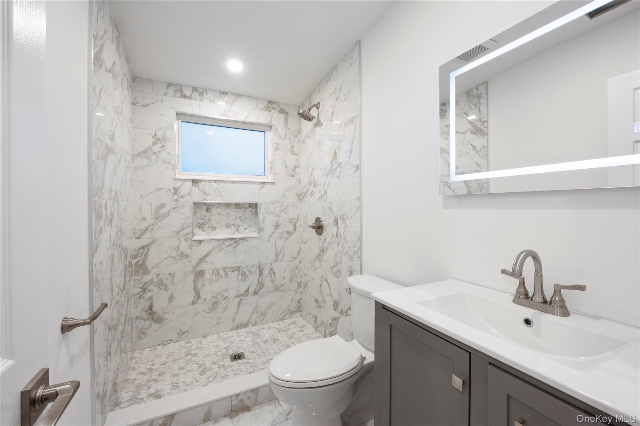 #14 photo, 6 Grand Haven Court, מחוז סאפוק Commack , NY 11725