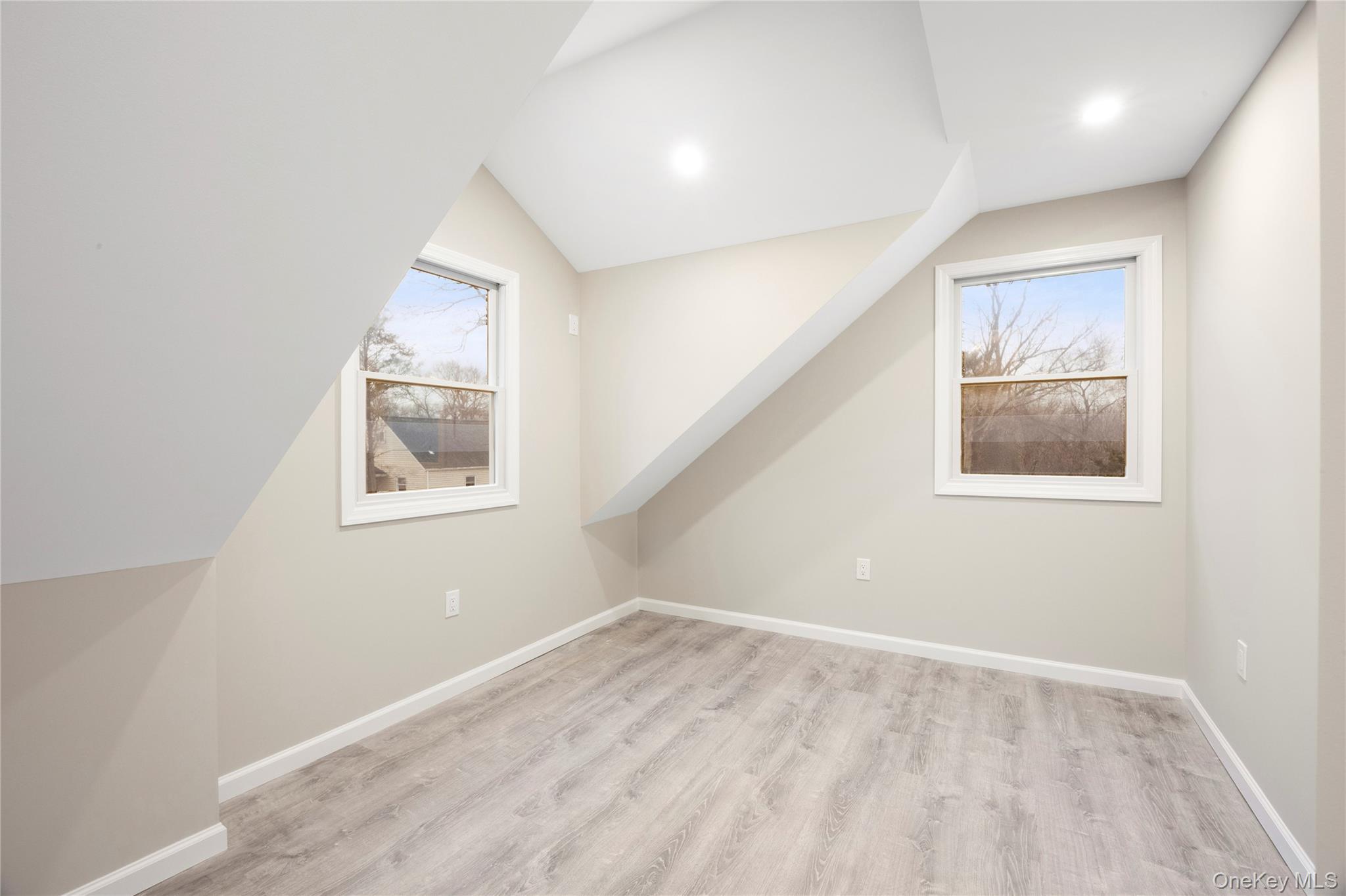 #15 photo, 6 Grand Haven Court, מחוז סאפוק Commack , NY 11725