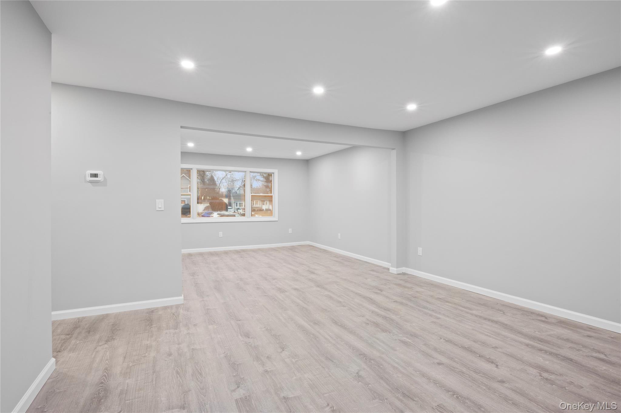 #7 photo, 6 Grand Haven Court, מחוז סאפוק Commack , NY 11725