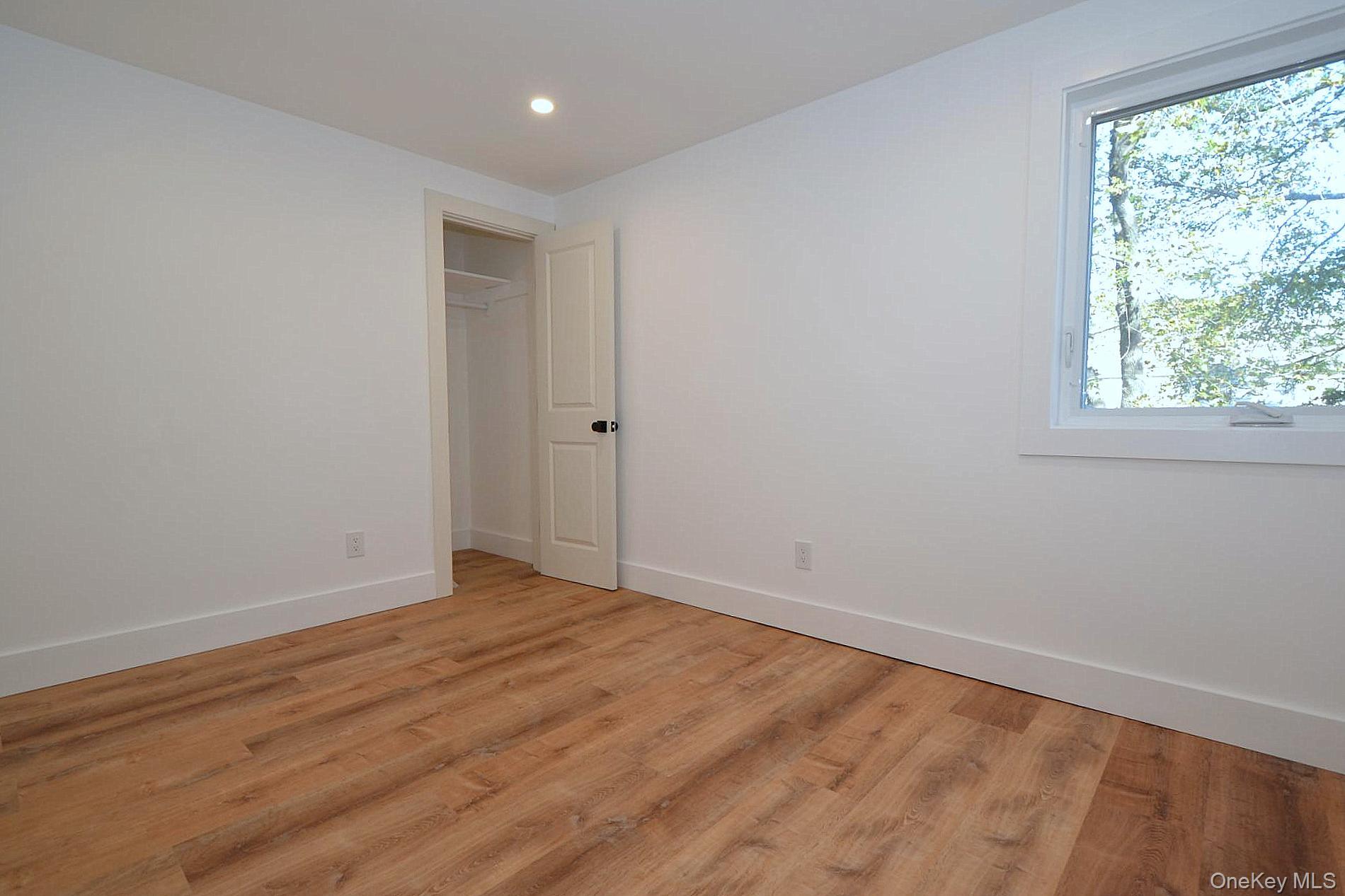 #12 photo, 26 Clinton Street, サフォーク郡 Center Moriches , NY 11934