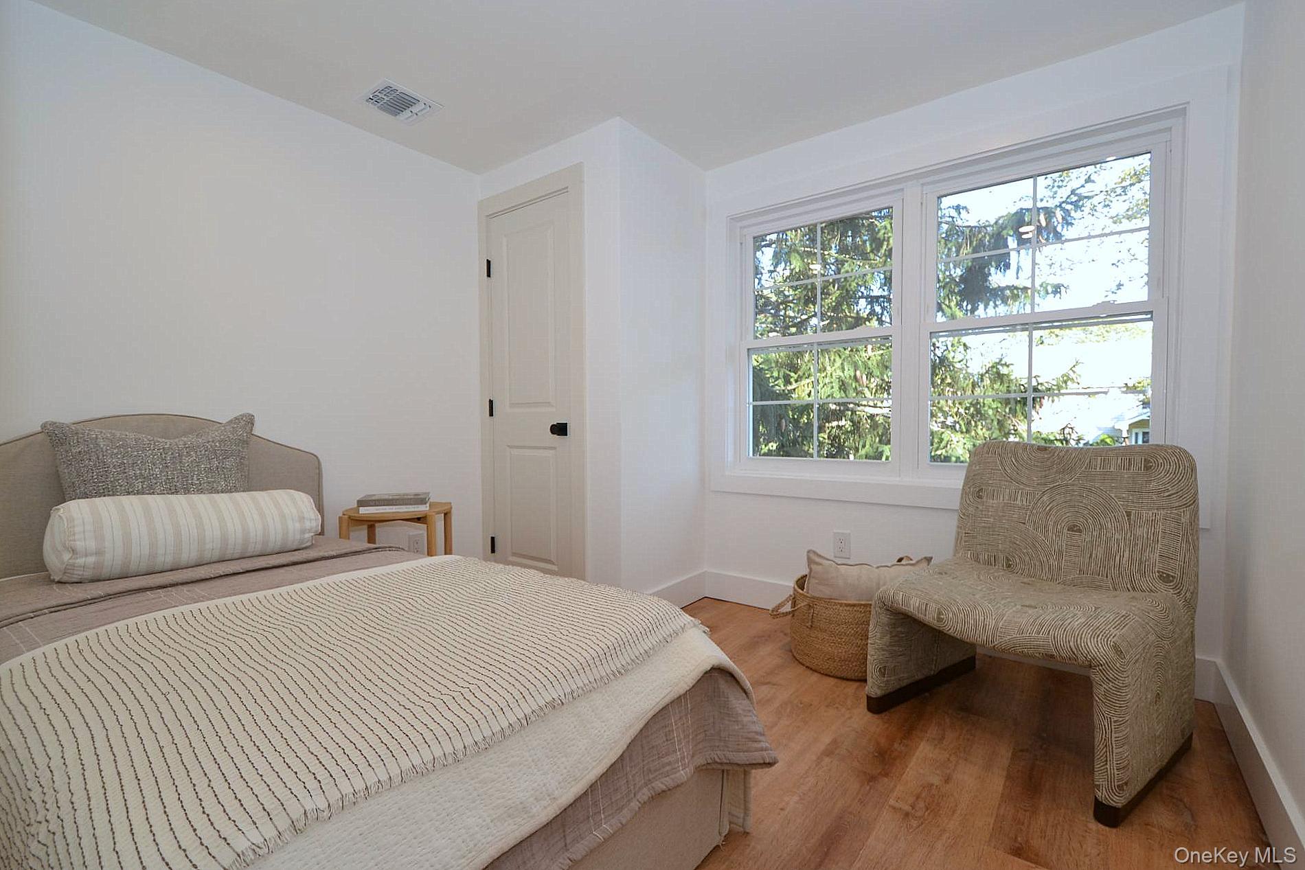 #16 photo, 26 Clinton Street, サフォーク郡 Center Moriches , NY 11934