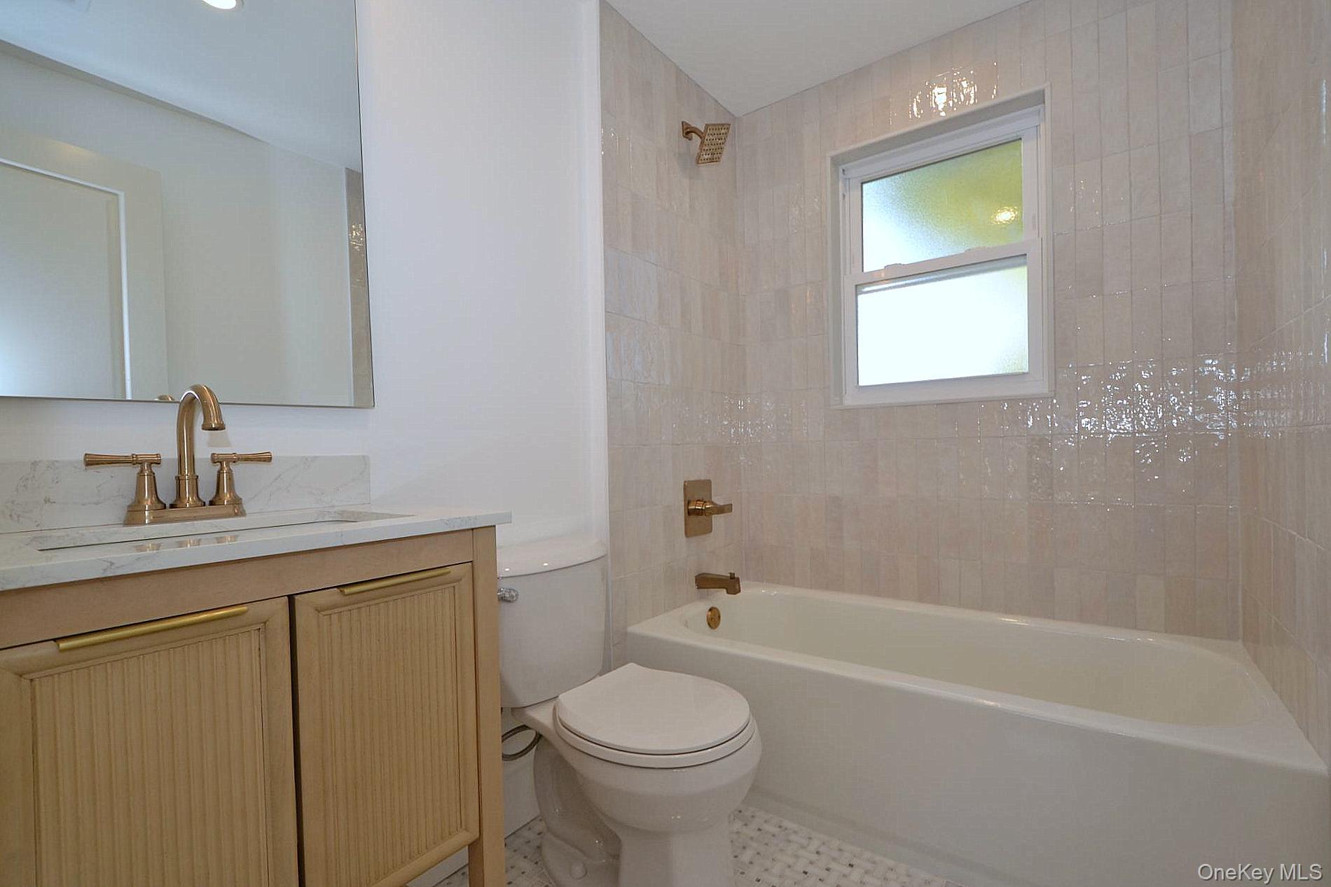 #17 photo, 26 Clinton Street, サフォーク郡 Center Moriches , NY 11934