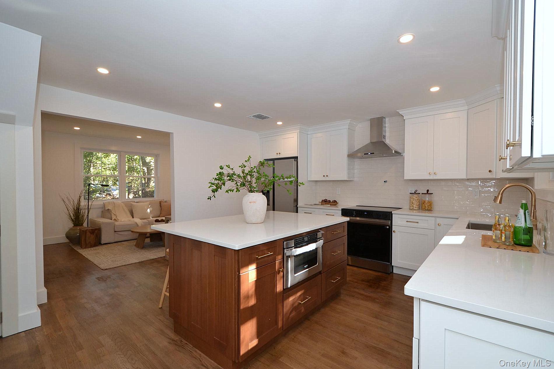 #3 photo, 26 Clinton Street, サフォーク郡 Center Moriches , NY 11934