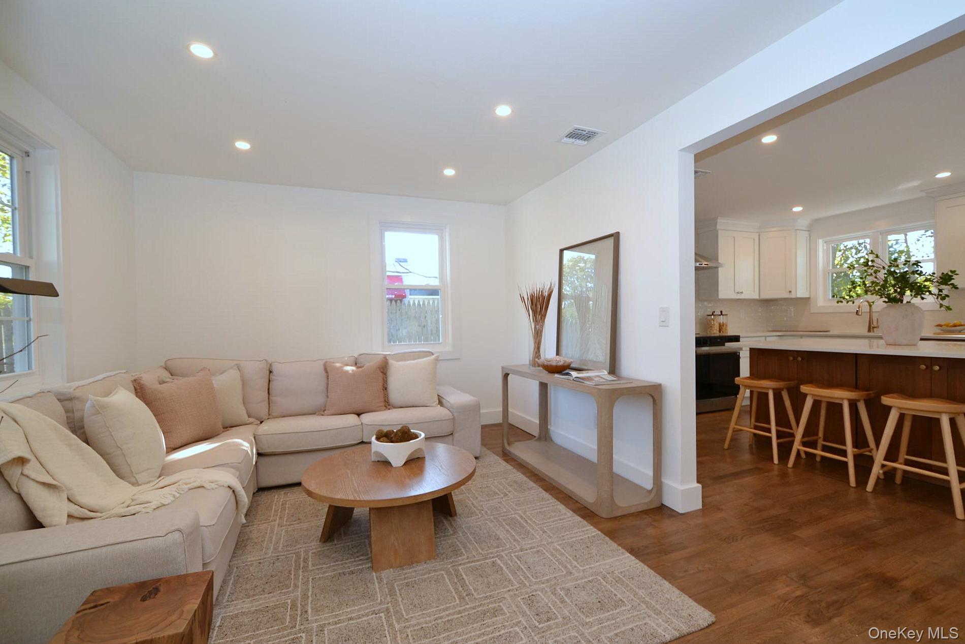 #4 photo, 26 Clinton Street, サフォーク郡 Center Moriches , NY 11934