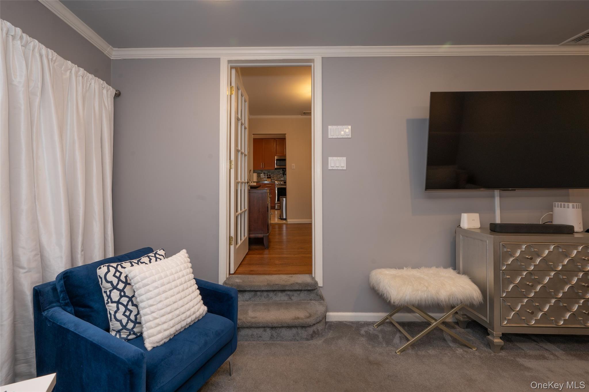 #11 photo, 211 Gardner Avenue, Jericho , NY 11753