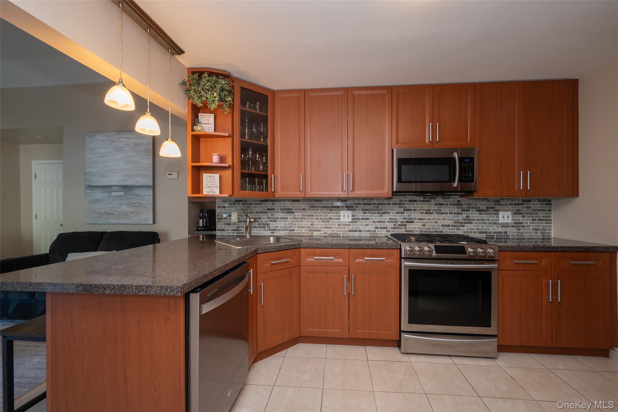 #12 photo, 211 Gardner Avenue, Jericho , NY 11753