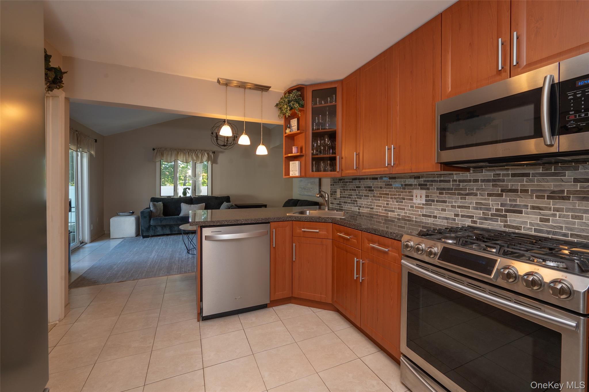 #14 photo, 211 Gardner Avenue, Jericho , NY 11753