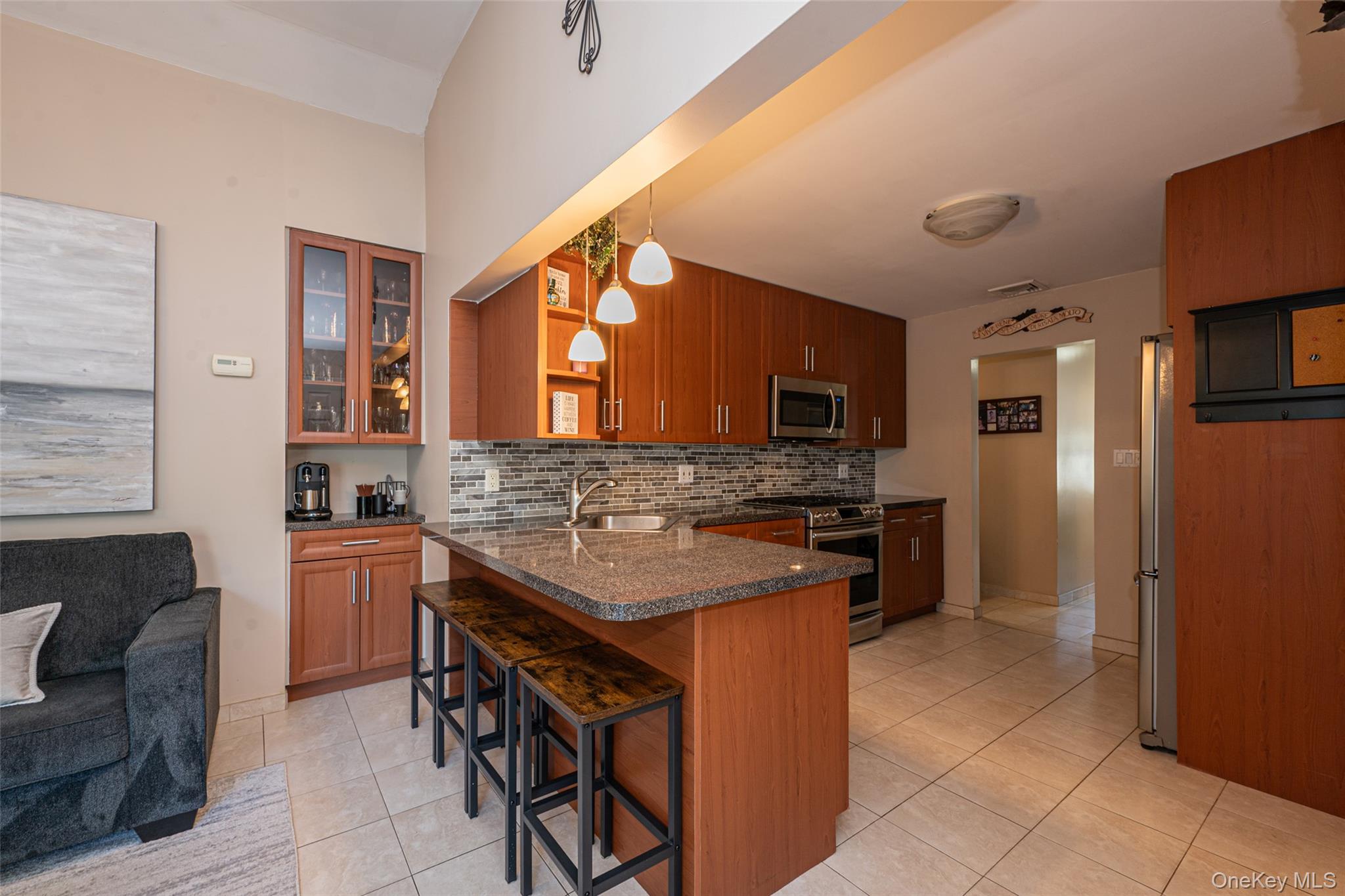 #17 photo, 211 Gardner Avenue, Jericho , NY 11753