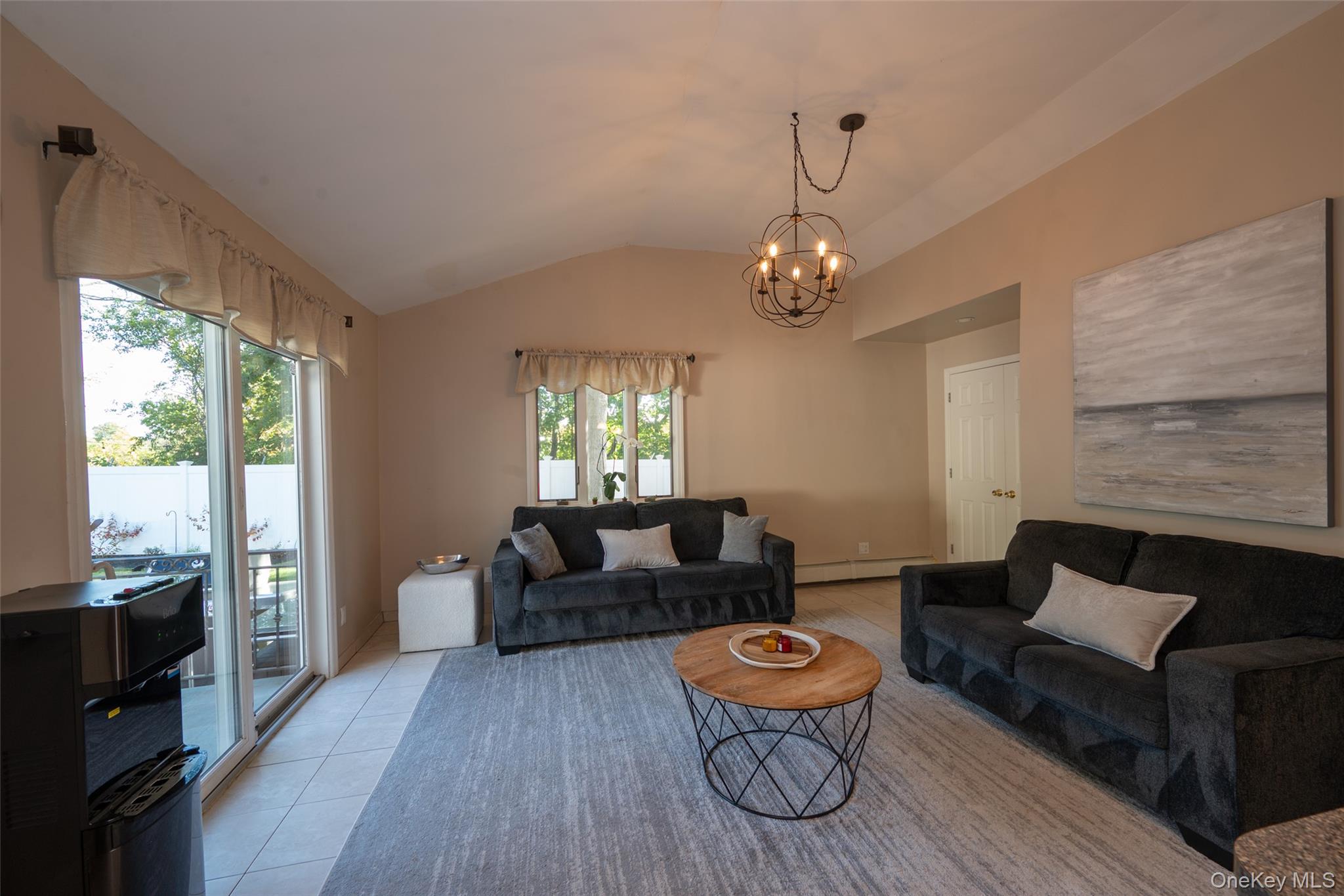 #18 photo, 211 Gardner Avenue, Jericho , NY 11753