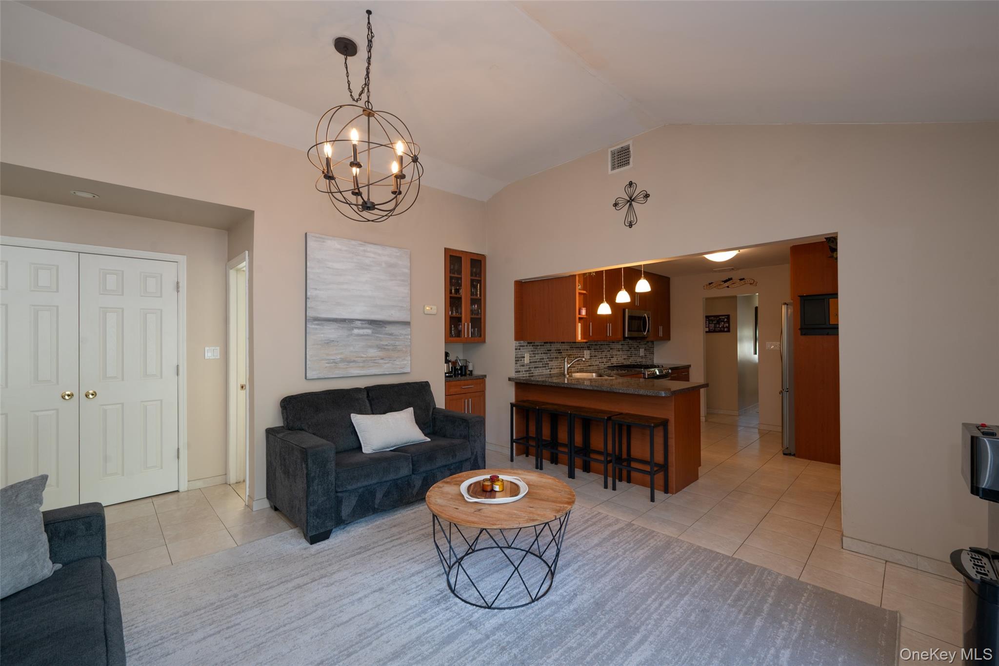 #19 photo, 211 Gardner Avenue, Jericho , NY 11753