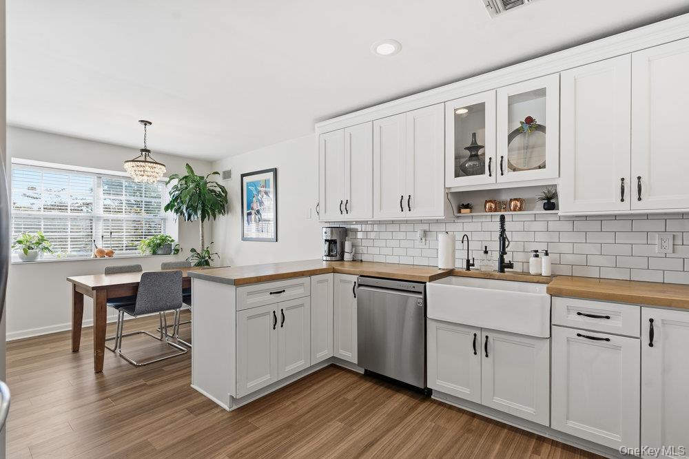 #12 photo, 11 Horizon Court, Huntington , NY 11743