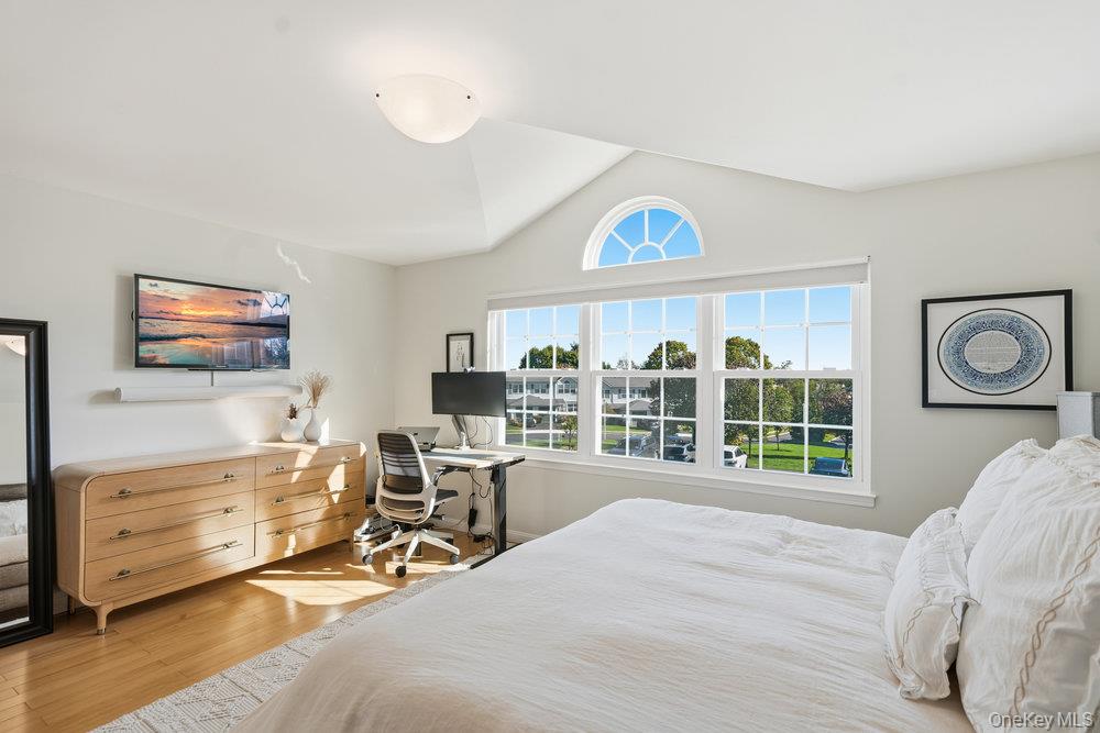 #15 photo, 11 Horizon Court, Huntington , NY 11743