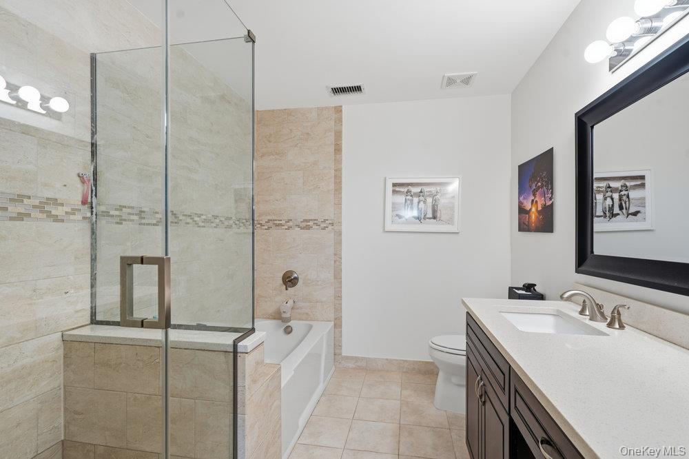 #16 photo, 11 Horizon Court, Huntington , NY 11743