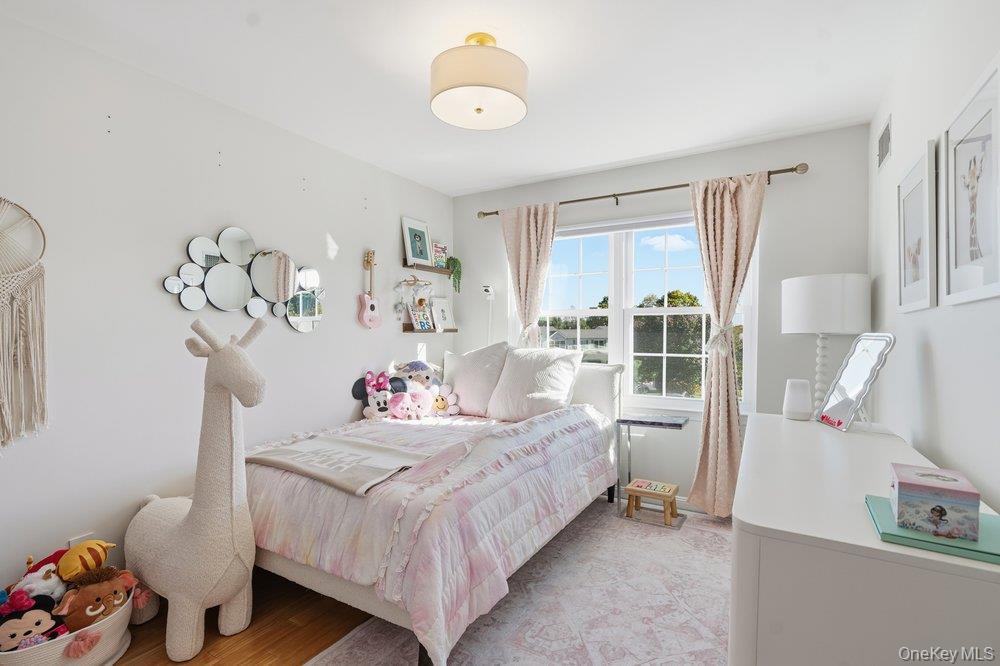 #17 photo, 11 Horizon Court, Huntington , NY 11743