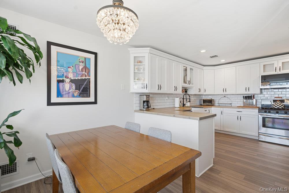 #7 photo, 11 Horizon Court, Huntington , NY 11743