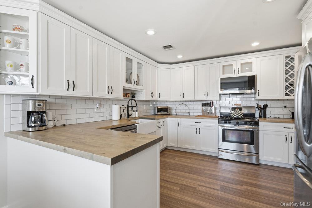 #8 photo, 11 Horizon Court, Huntington , NY 11743