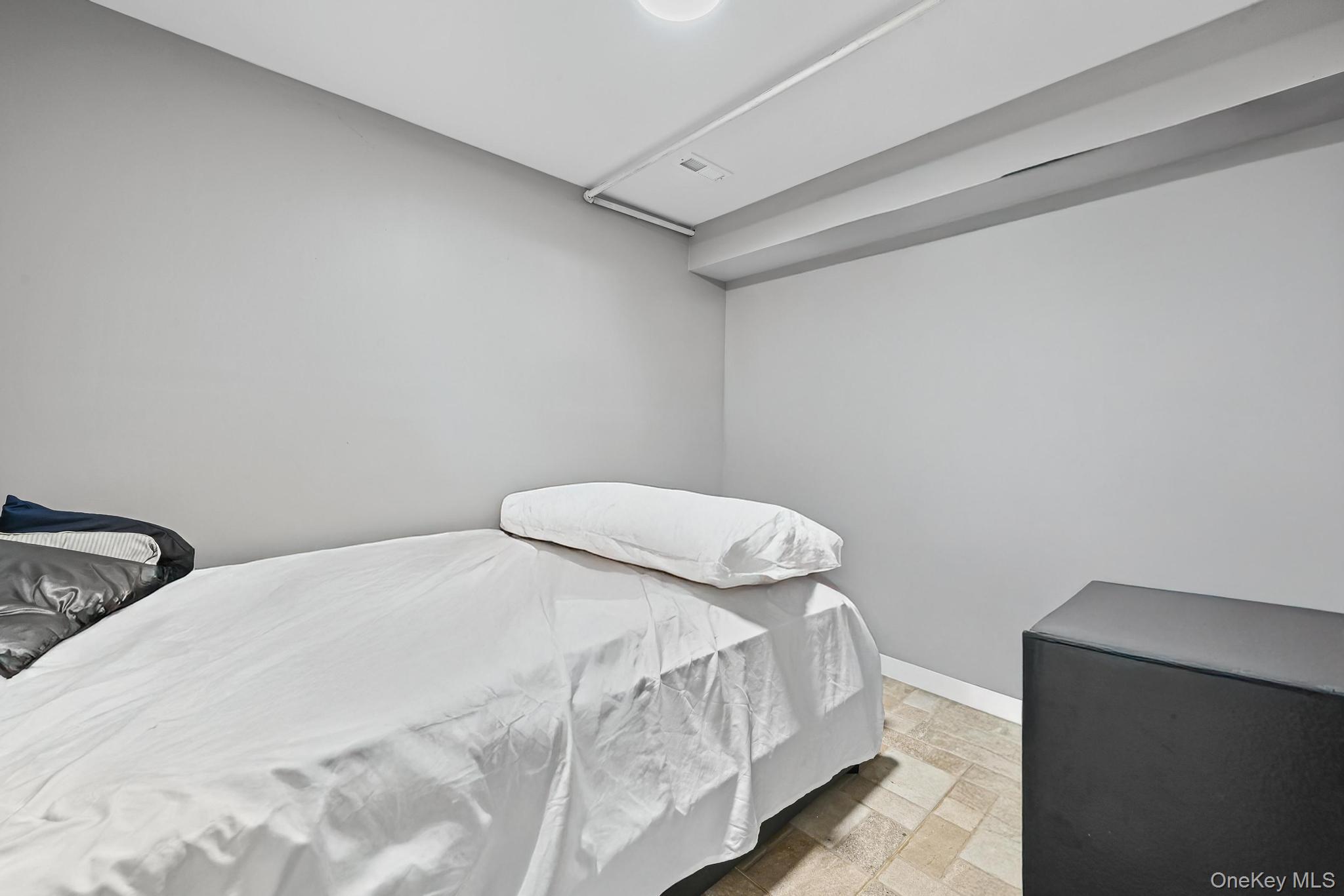 #11 photo, 1325 Saint Louis Avenue, Bay Shore , NY 11706