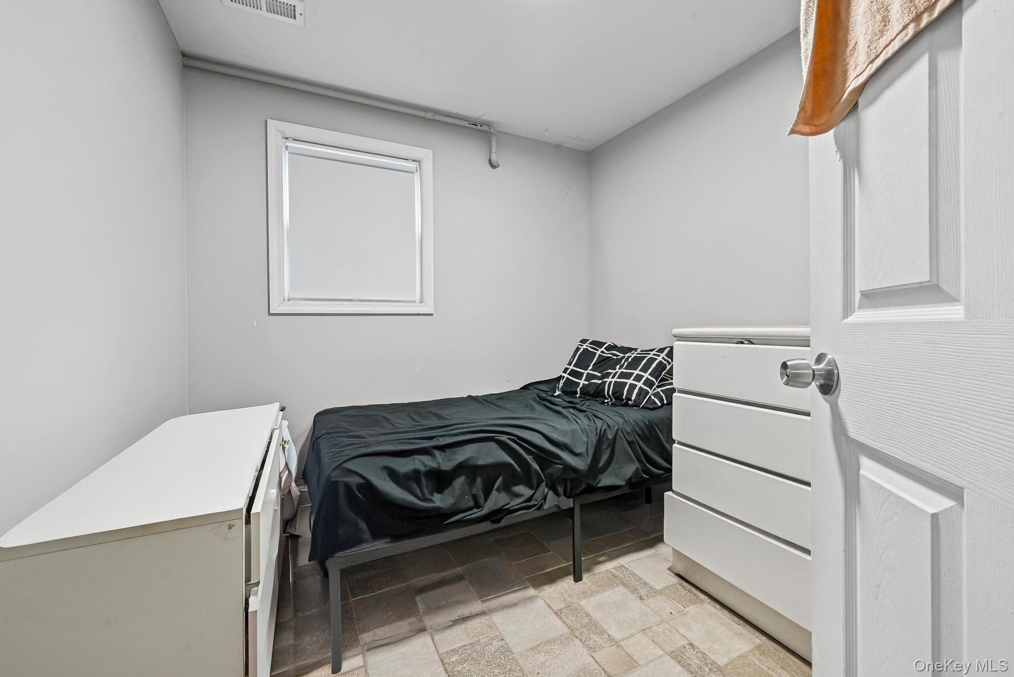 #12 photo, 1325 Saint Louis Avenue, Bay Shore , NY 11706