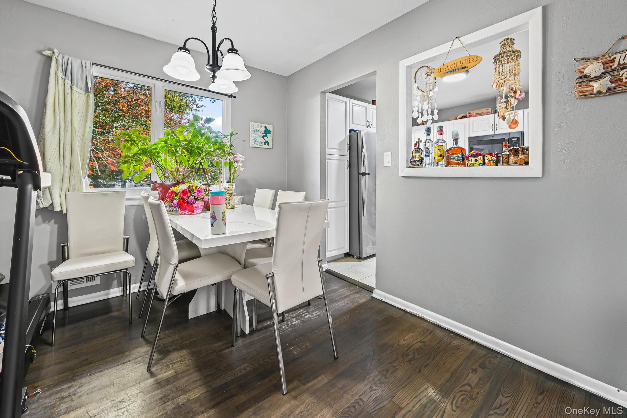 #3 photo, 1325 Saint Louis Avenue, Bay Shore , NY 11706