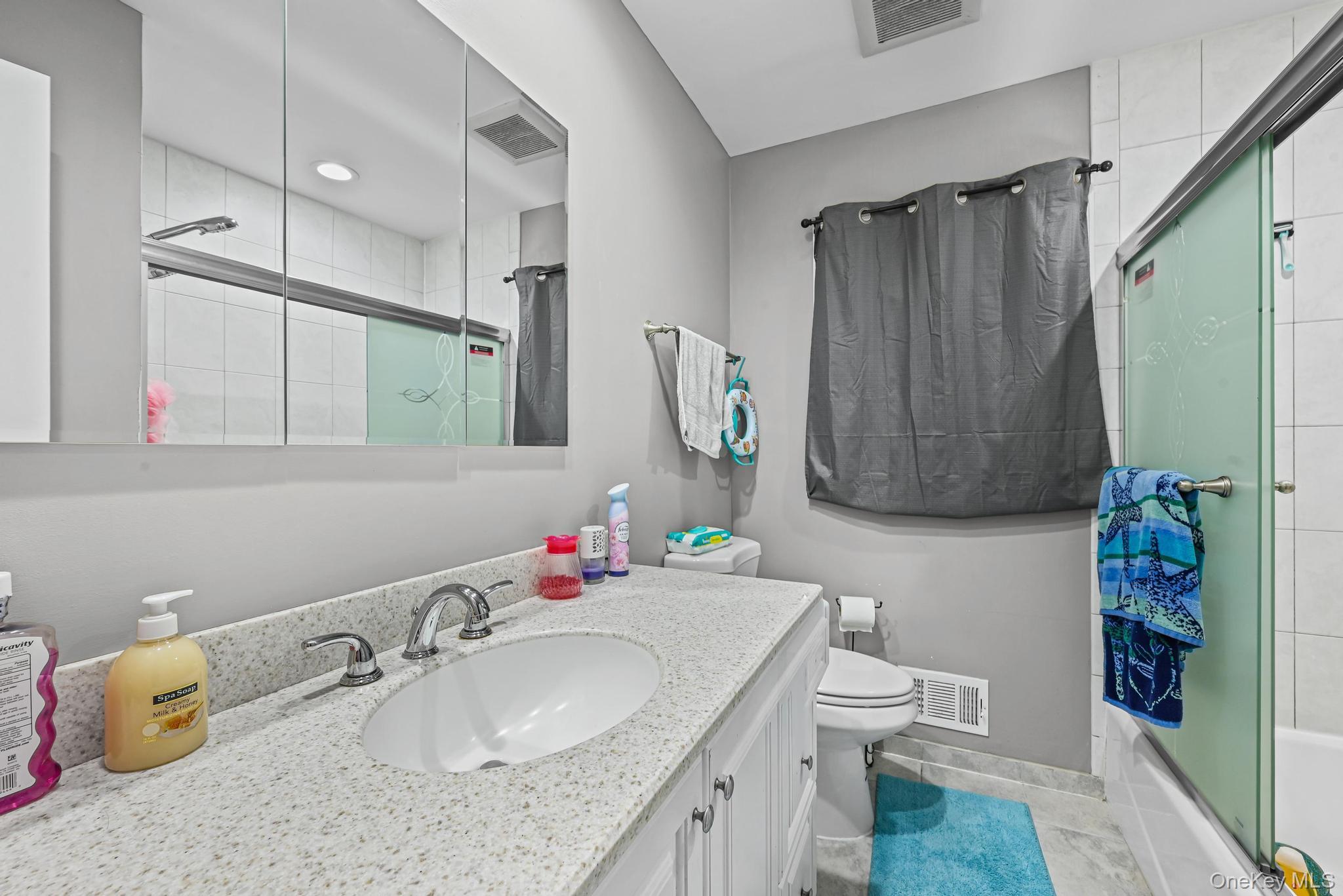 #5 photo, 1325 Saint Louis Avenue, Bay Shore , NY 11706