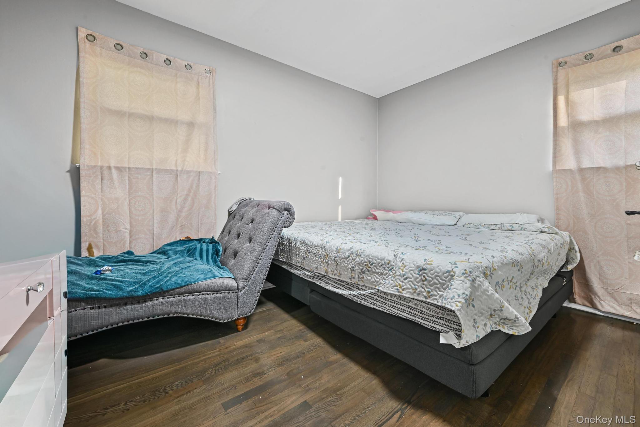 #6 photo, 1325 Saint Louis Avenue, Bay Shore , NY 11706