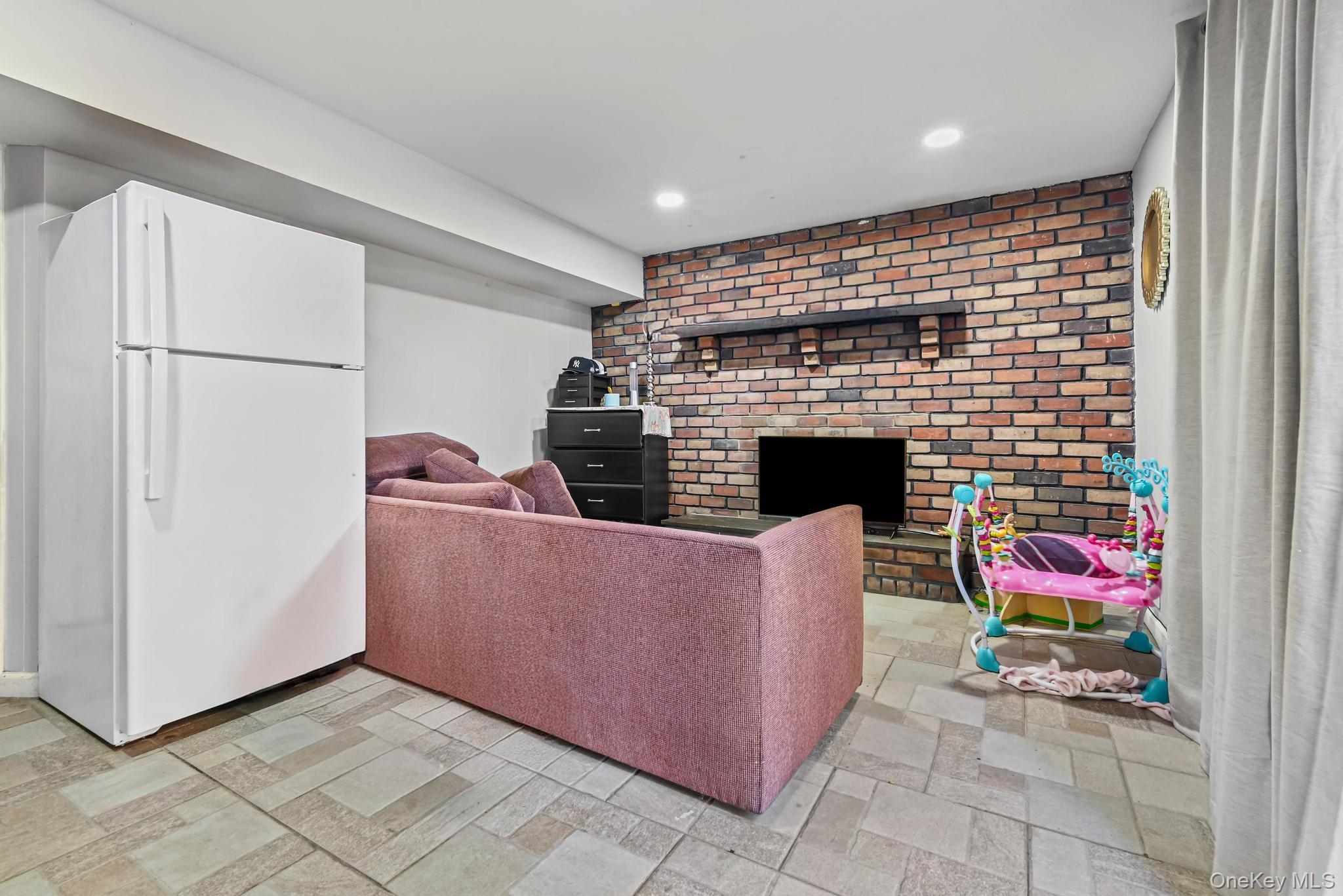 #9 photo, 1325 Saint Louis Avenue, Bay Shore , NY 11706