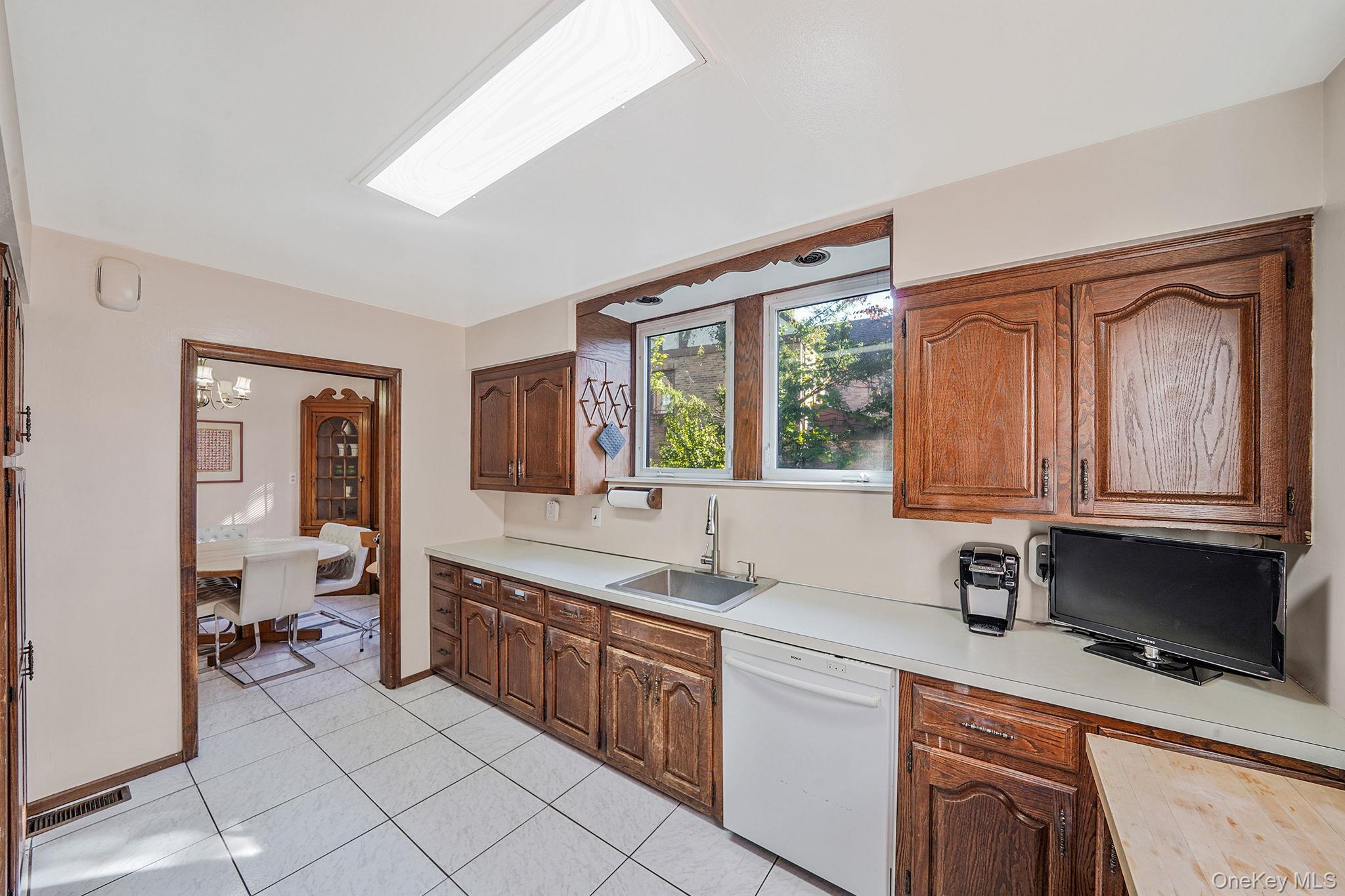 #11 photo, 8402 Midland Parkway, クイーンズ区 Jamaica Estates , NY 11432