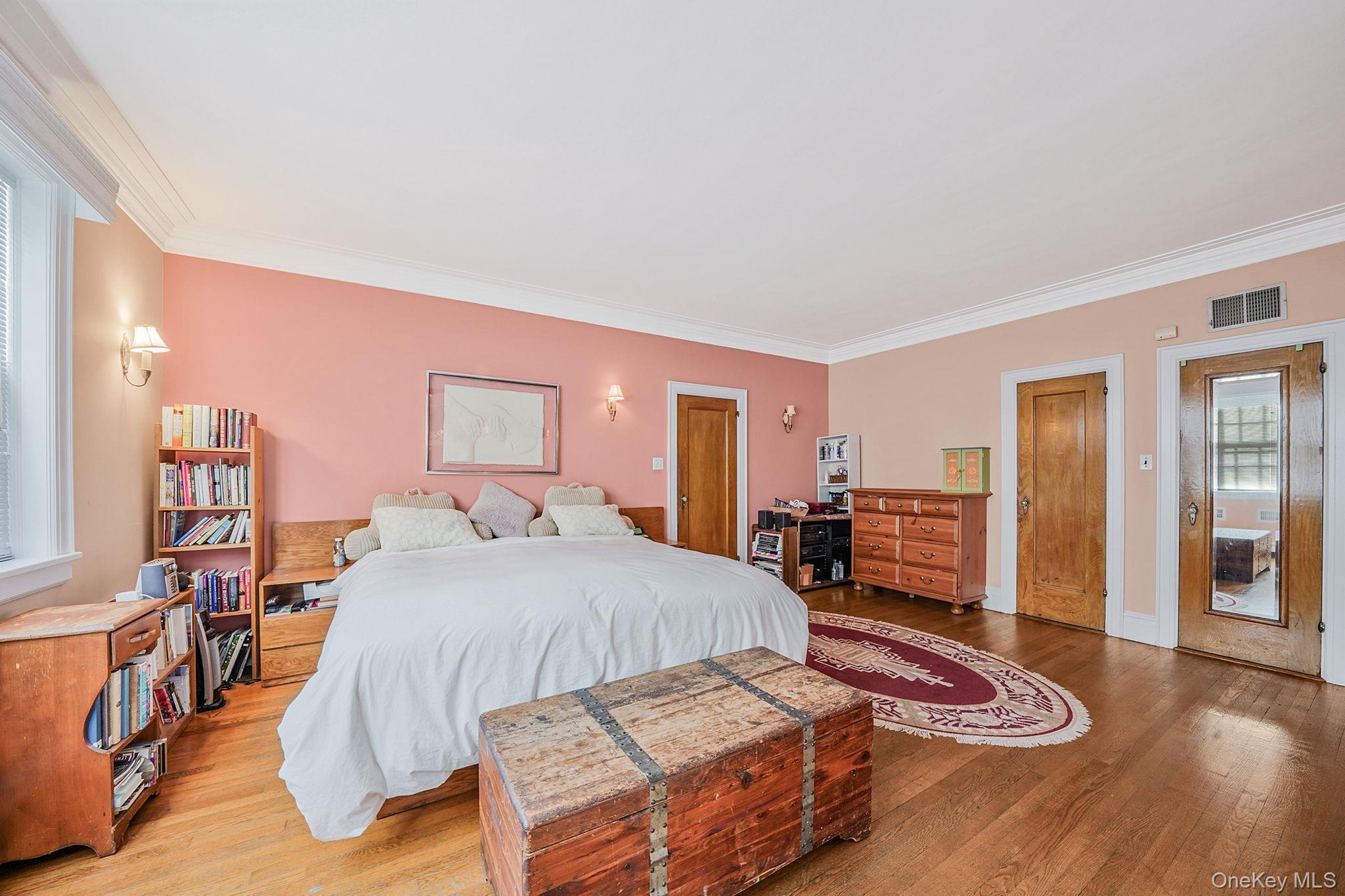 #13 photo, 8402 Midland Parkway, クイーンズ区 Jamaica Estates , NY 11432