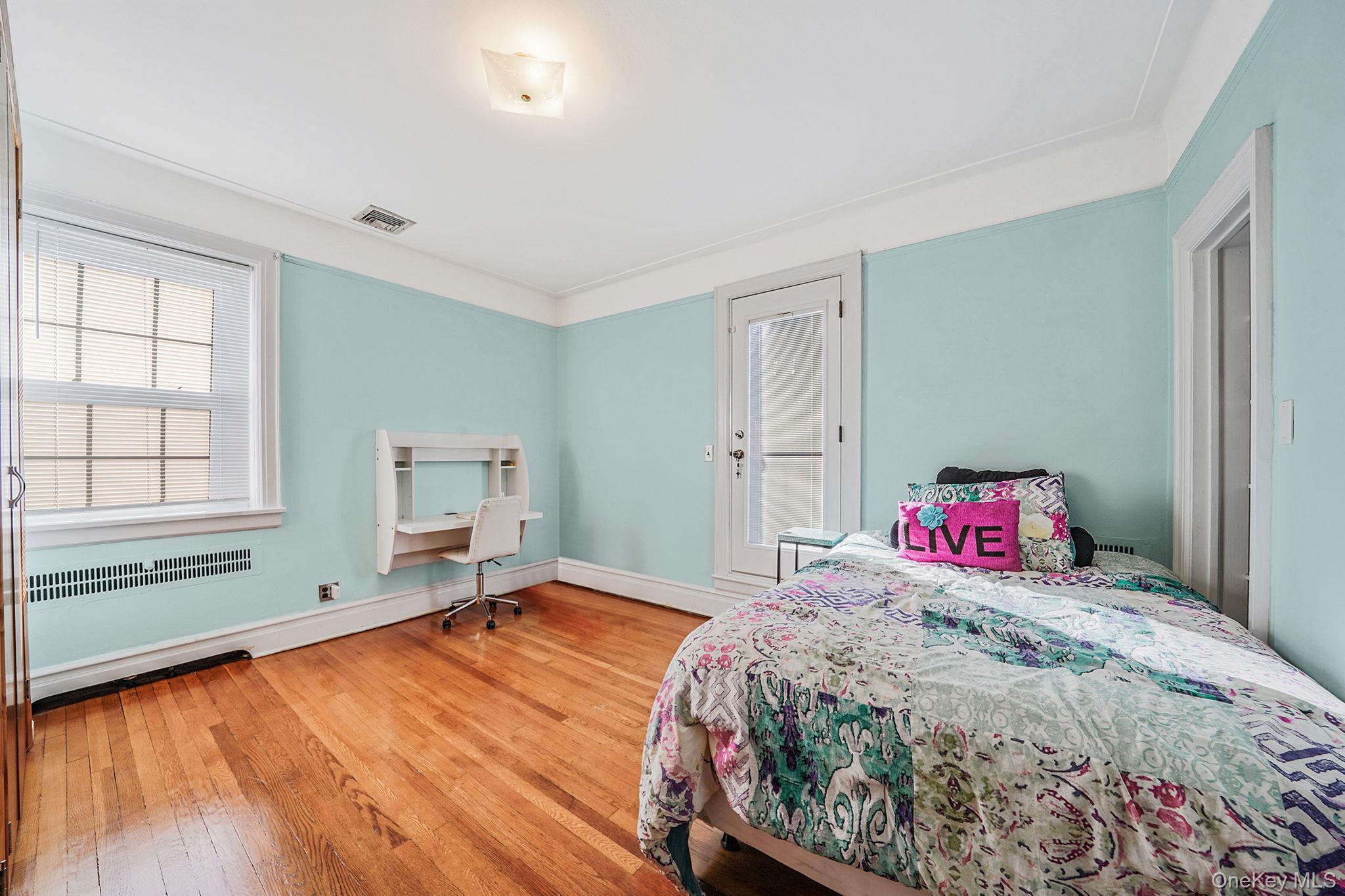 #14 photo, 8402 Midland Parkway, クイーンズ区 Jamaica Estates , NY 11432