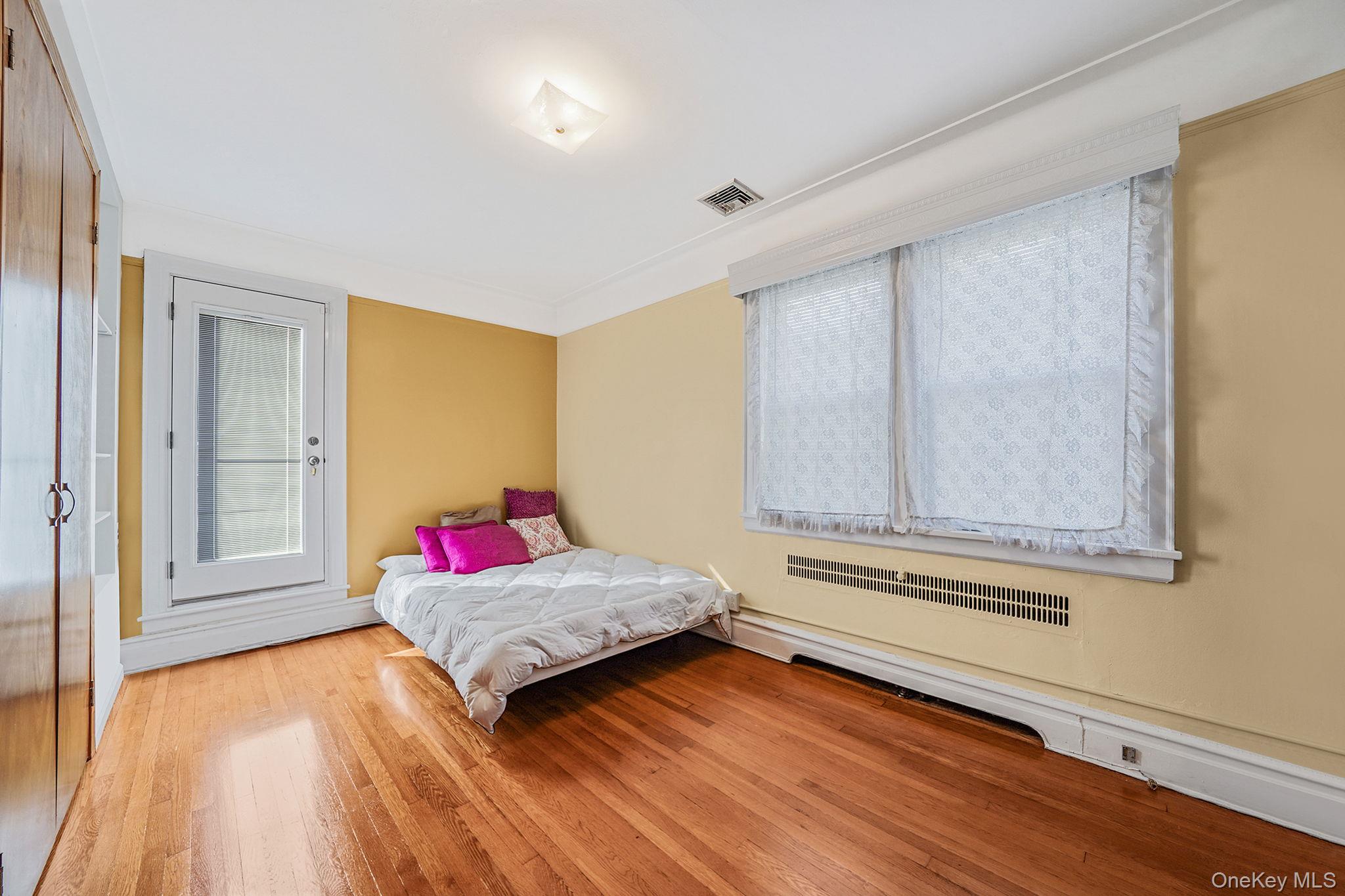 #15 photo, 8402 Midland Parkway, クイーンズ区 Jamaica Estates , NY 11432