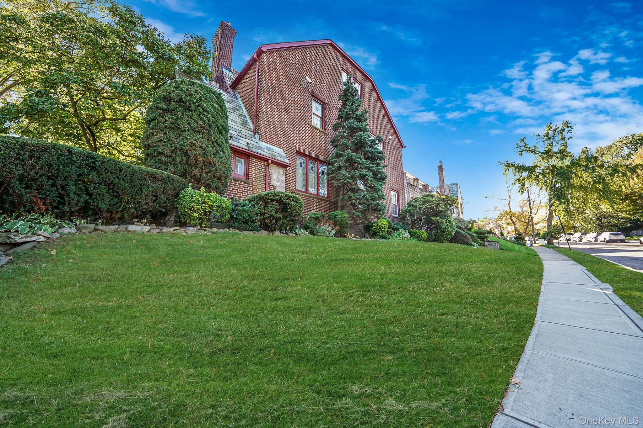 #17 photo, 8402 Midland Parkway, クイーンズ区 Jamaica Estates , NY 11432