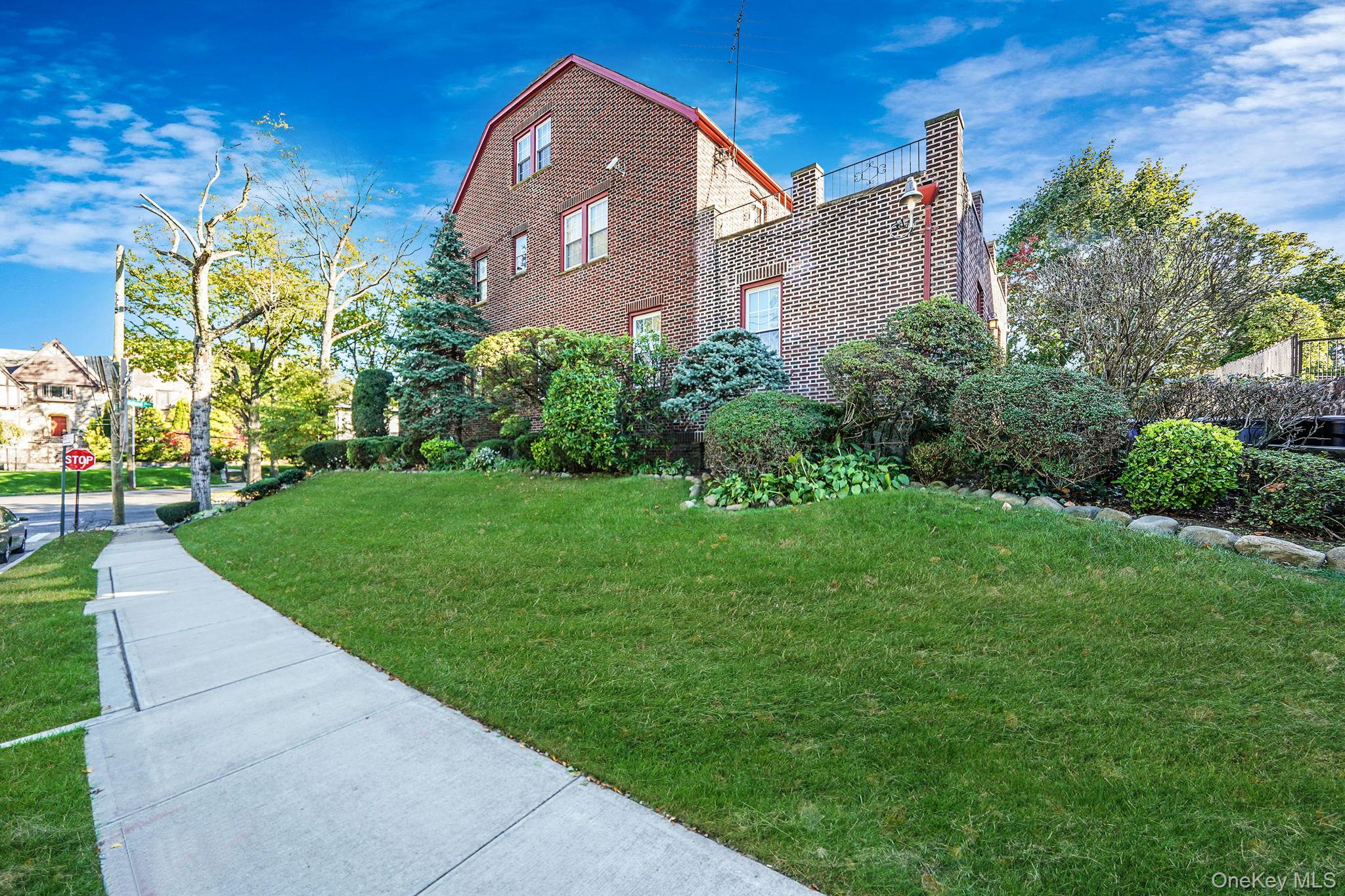 #18 photo, 8402 Midland Parkway, クイーンズ区 Jamaica Estates , NY 11432