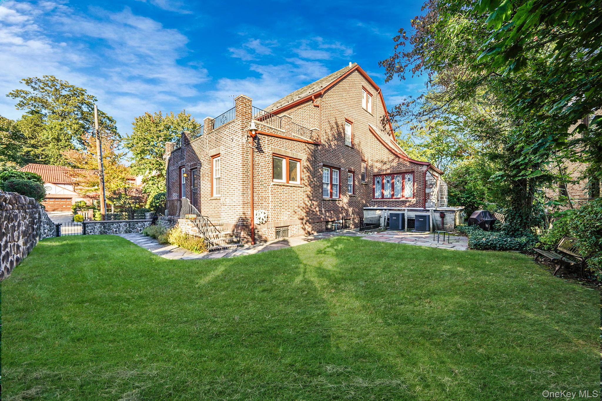 #19 photo, 8402 Midland Parkway, クイーンズ区 Jamaica Estates , NY 11432