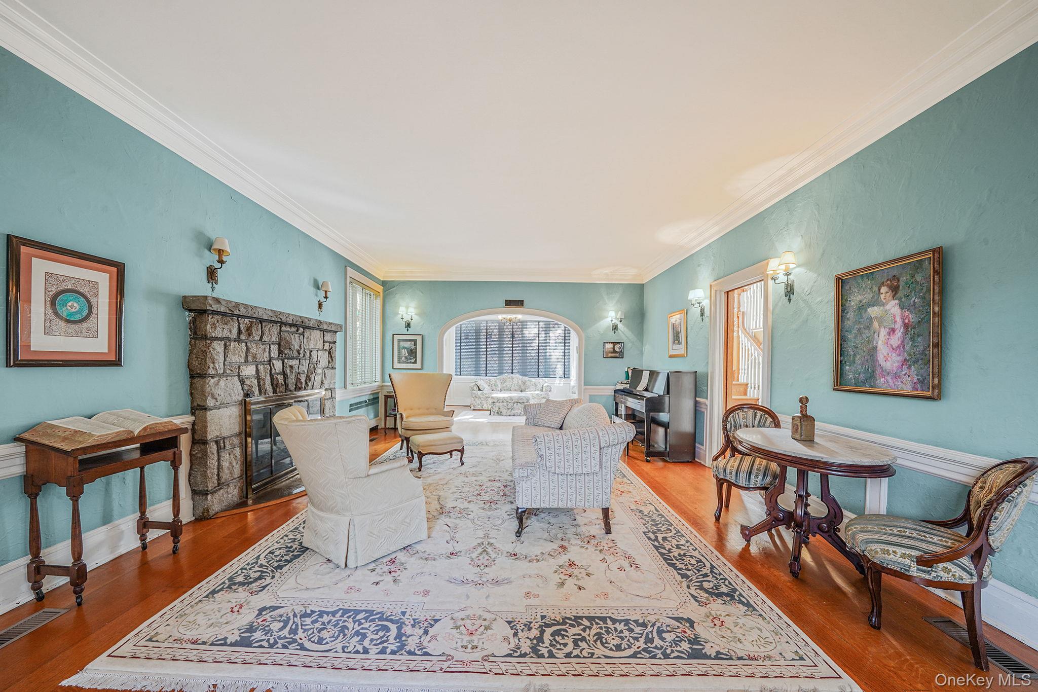 #4 photo, 8402 Midland Parkway, クイーンズ区 Jamaica Estates , NY 11432