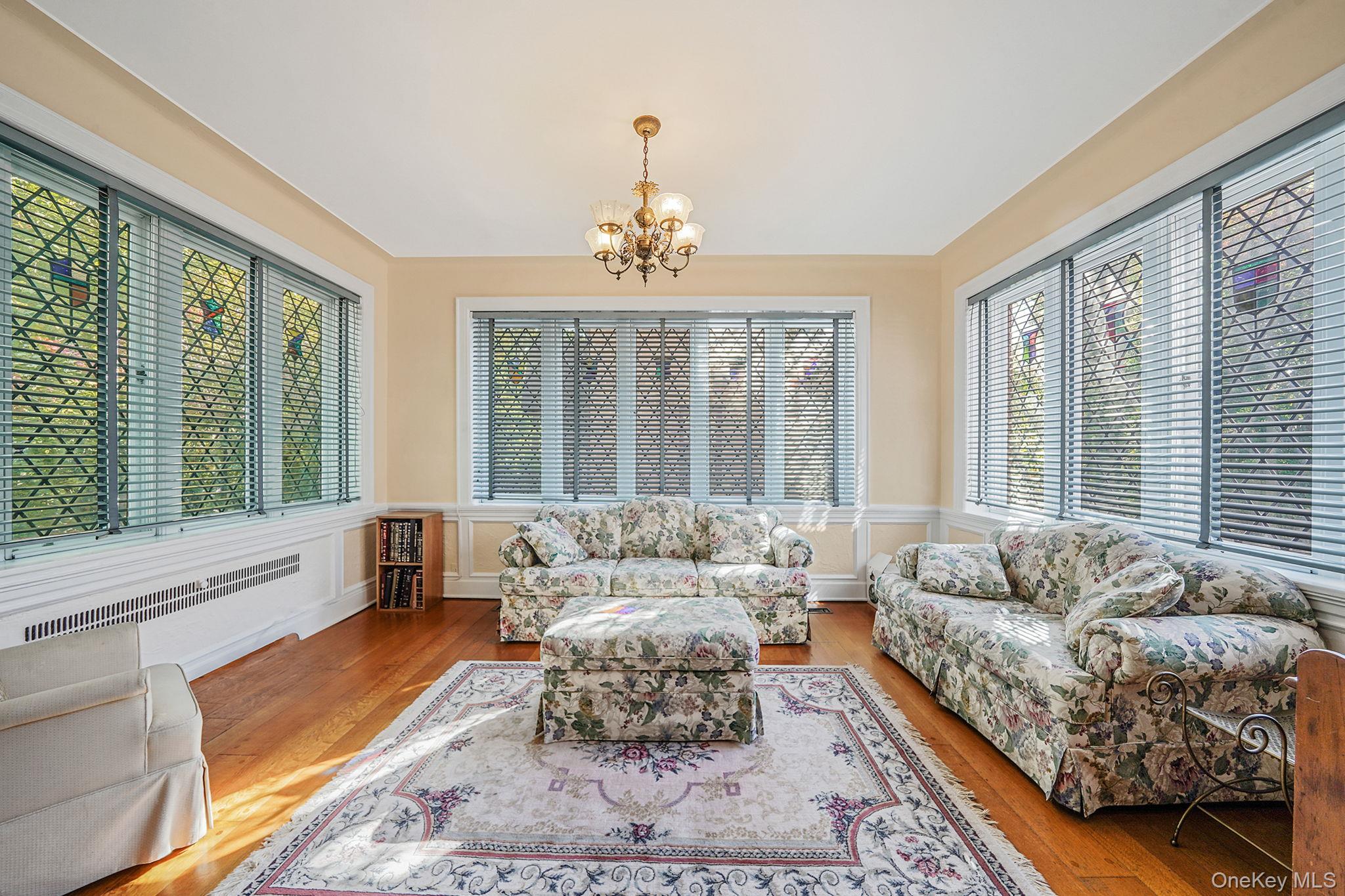 #8 photo, 8402 Midland Parkway, クイーンズ区 Jamaica Estates , NY 11432