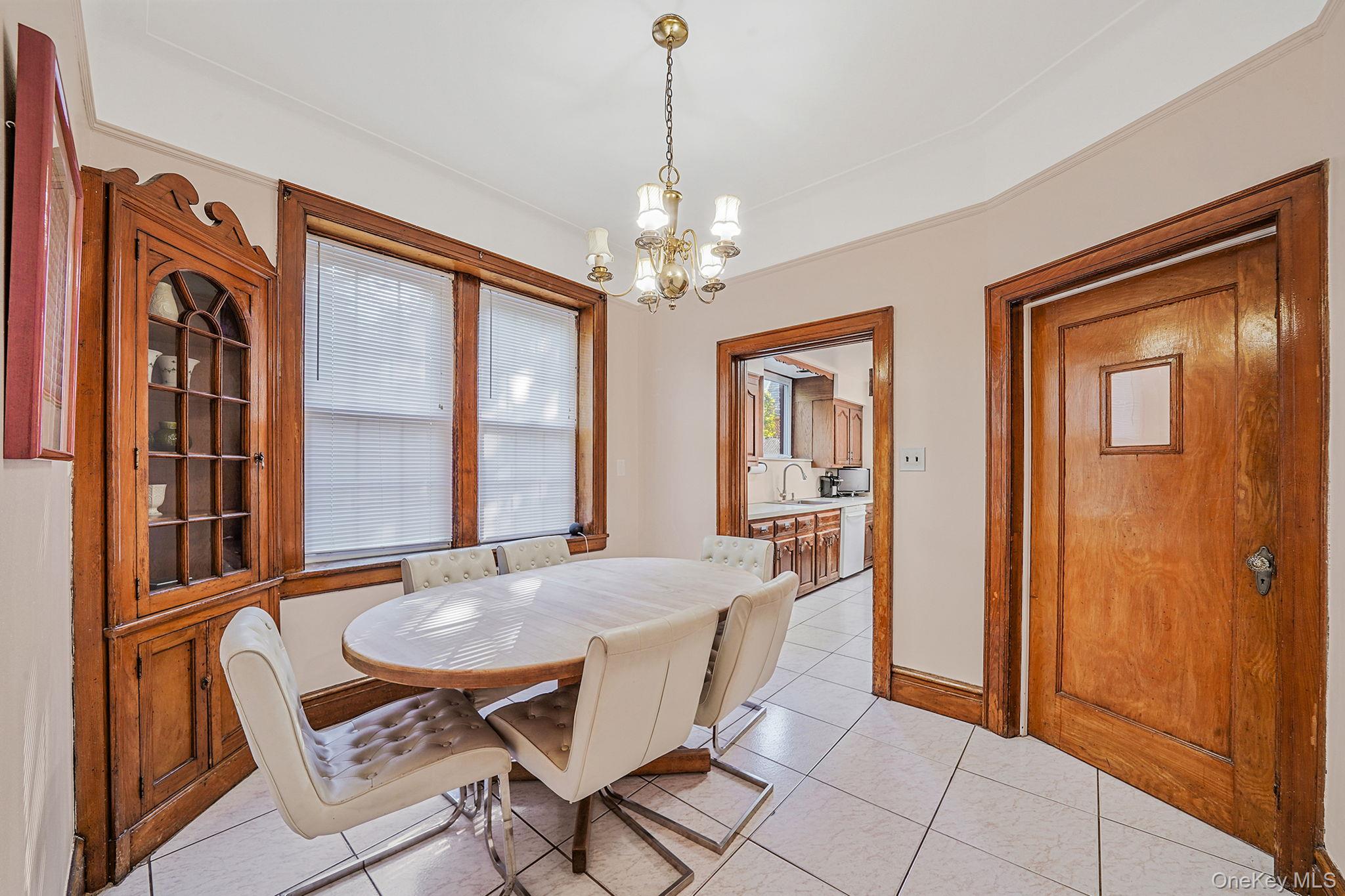 #9 photo, 8402 Midland Parkway, クイーンズ区 Jamaica Estates , NY 11432