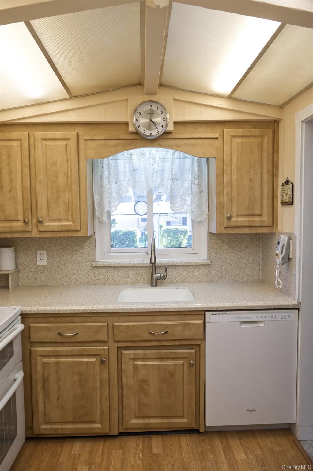 #10 photo, 1943 Cole Drive, ナッソー郡 East Meadow , NY 11554