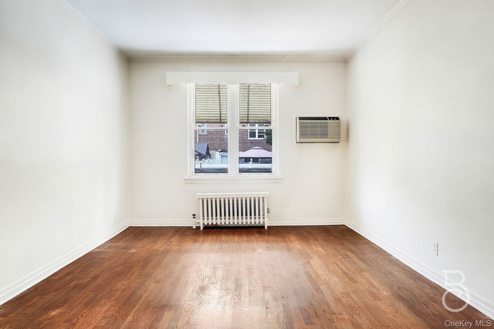 #10 photo, 57-57 81st Street, クイーンズ区 Middle Village , NY 11379
