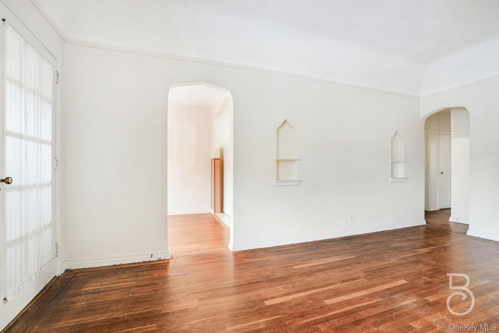 #8 photo, 57-57 81st Street, クイーンズ区 Middle Village , NY 11379